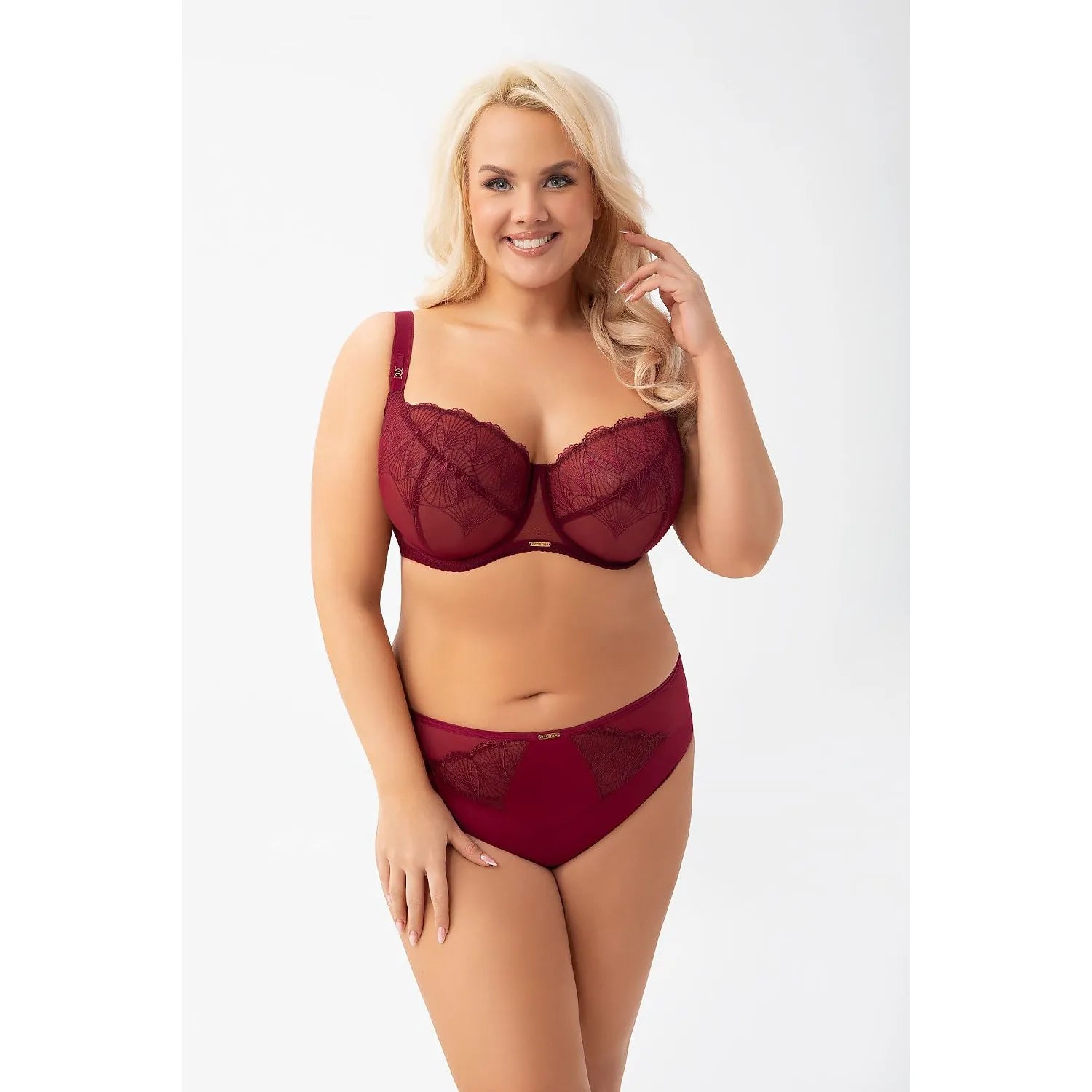 Ensemble lingerie Gorsenia bordeaux dentelle florale délicate microfibre élasthanne maintien armatures bretelles ajustables doublure coton invisible durable cadeau élégant raffiné