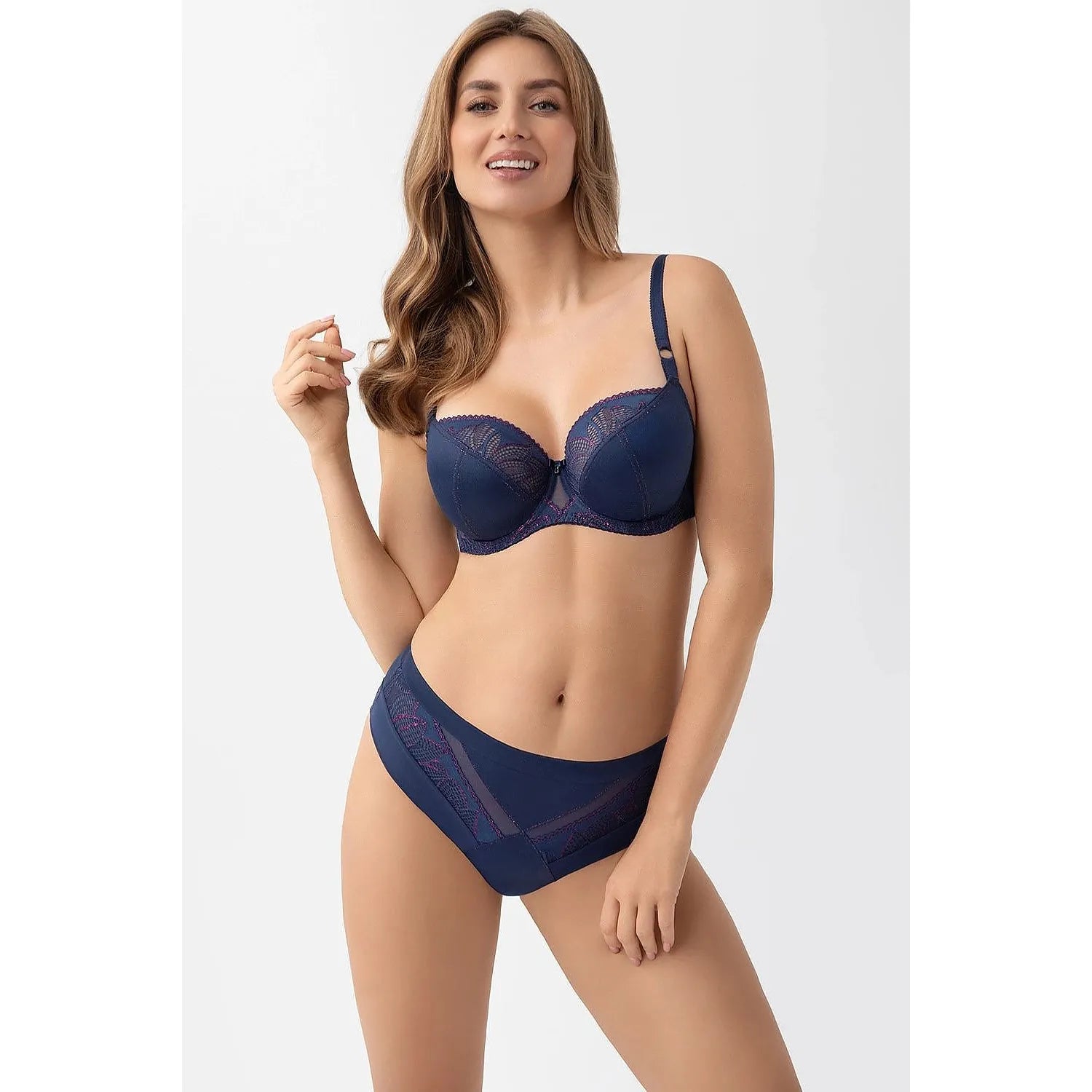 culotte brésilienne sensuelle dentelle délicate Gorsenia modèle218312 polyamide élasthanne polyester coton doublé bandeplate discrète maintien confortable tailleM tailleL bleufoncé élégante