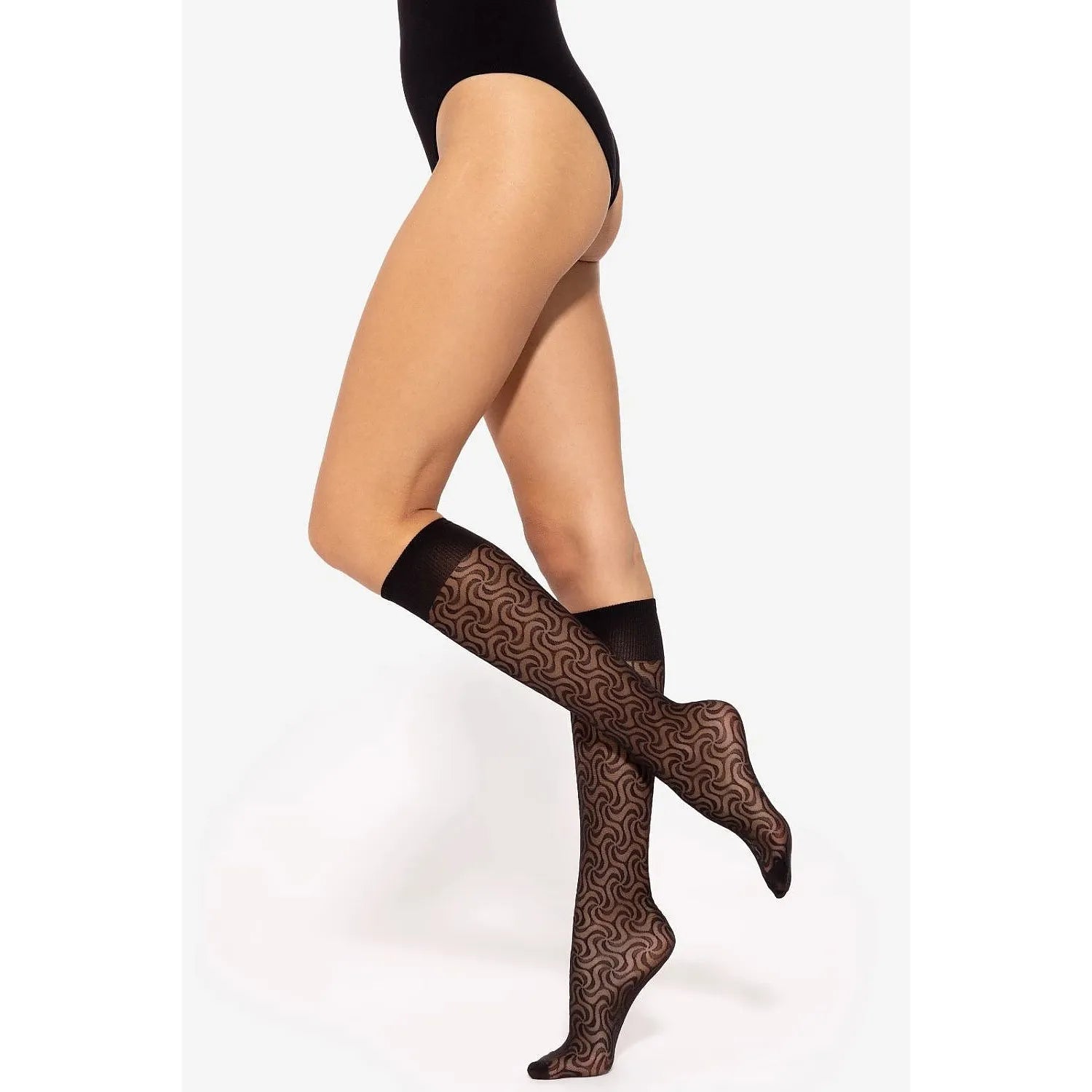 Chaussettes longues noires transparentes motif ondulé, mi-hautes, élégantes, confortables, renforcées, modèle Gatta 218775.
