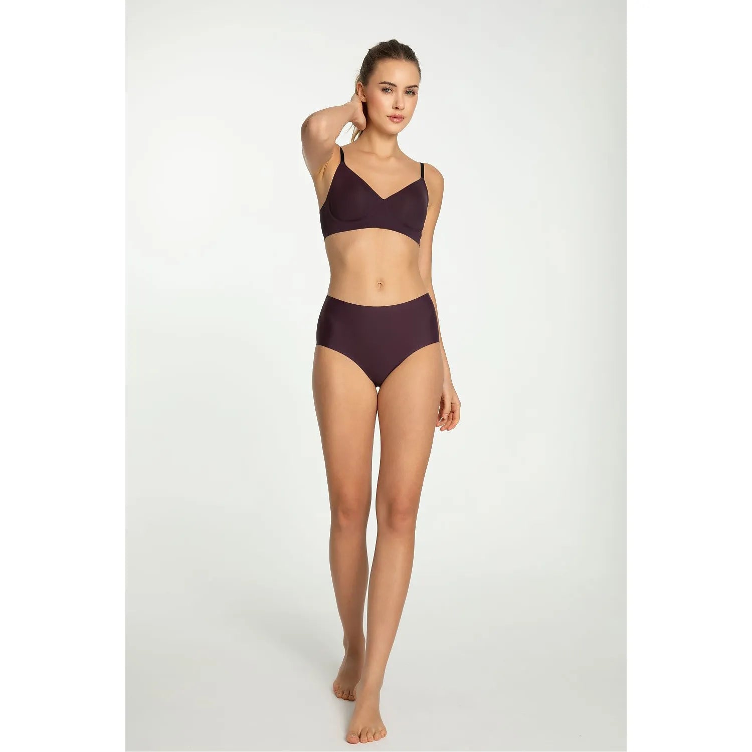 Ensemble lingerie Julimex prune profond, soutien-gorge et culotte taille haute, design moderne et élégant pour femmes.