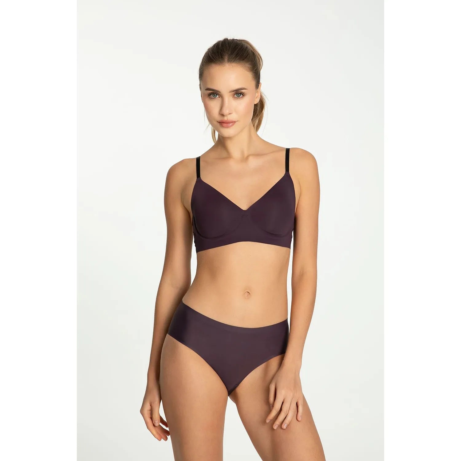 Culottes Julimex 219144 Ensemble Lingerie Minimaliste Prune Foncée Confortable Discrète Sans Coutures BretellesAjustables Microfibre Extensible Maintien Ergonomique Silhouette Moderne