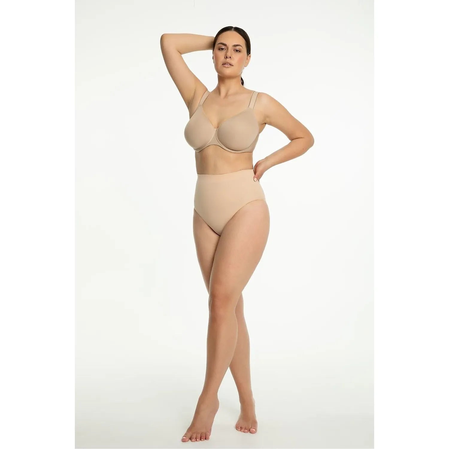 Culottes amincissantes Julimex beige, taille haute, sans couture, effet sculptant, invisibles sous vêtements ajustés.