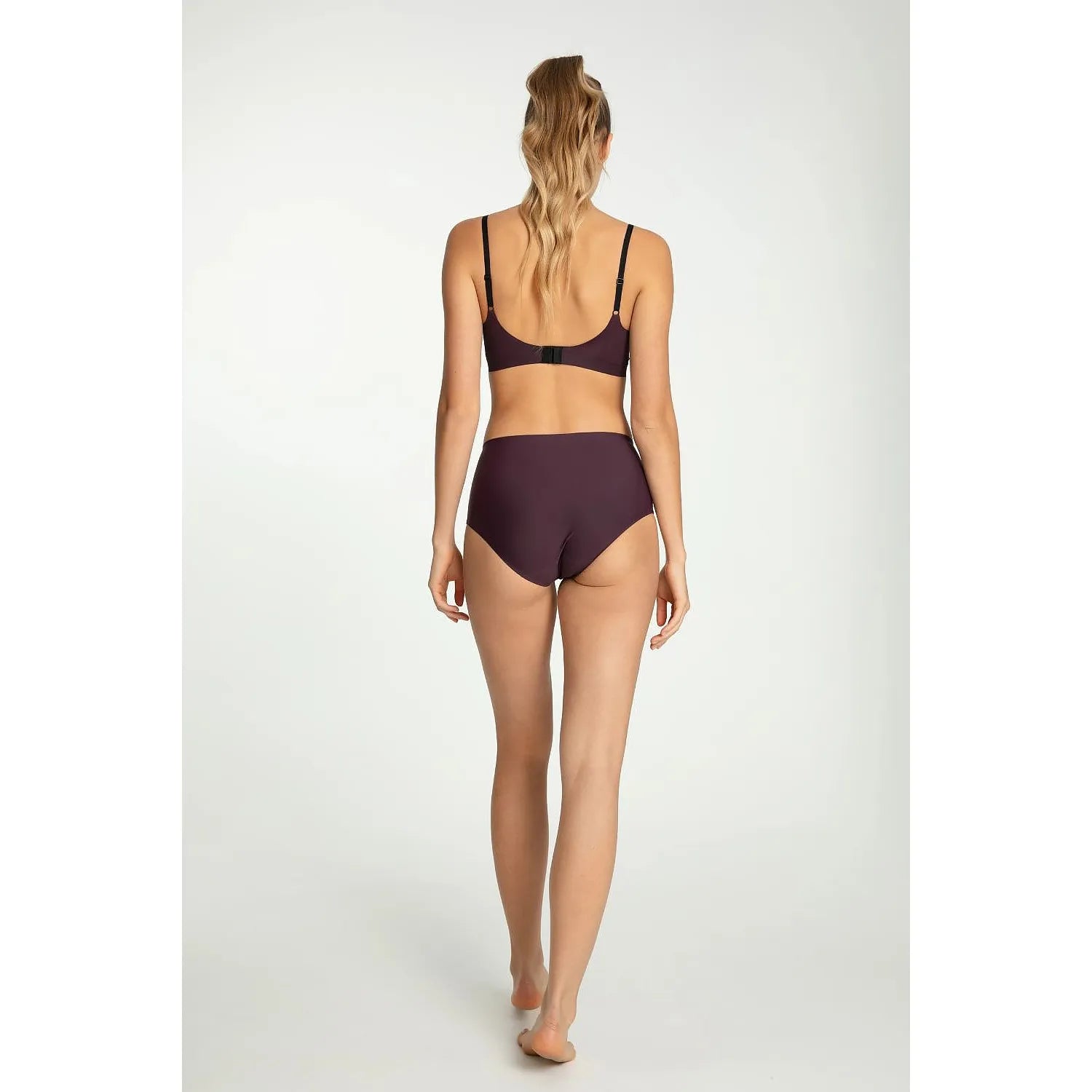 Ensemble lingerie prune Julimex 219143, soutien-gorge et culotte taille haute, design épuré, tissu doux et élastique.