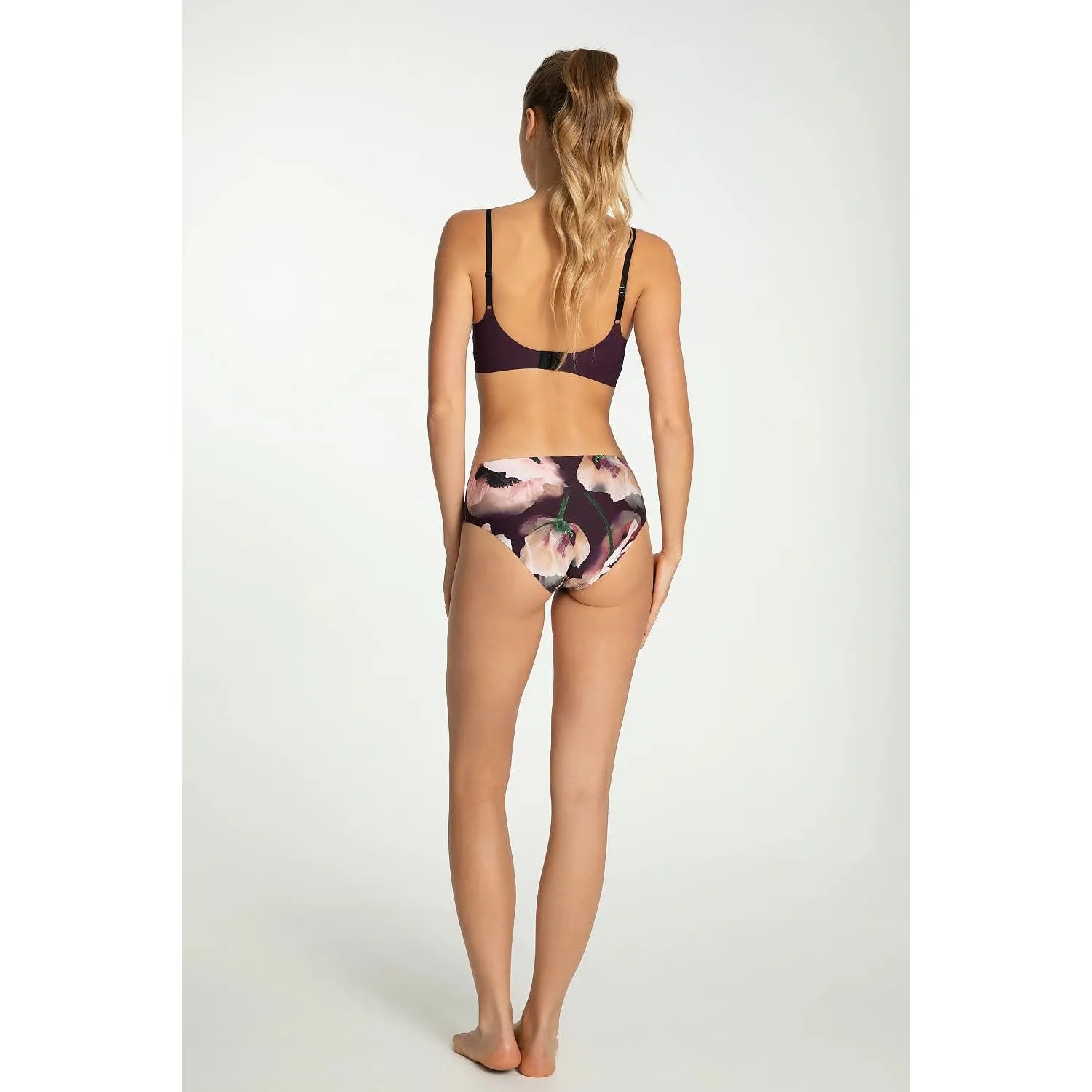 Ensemble lingerie Julimex prune floral, soutien-gorge sans armatures, culottes microfibre, bretelles réglables.