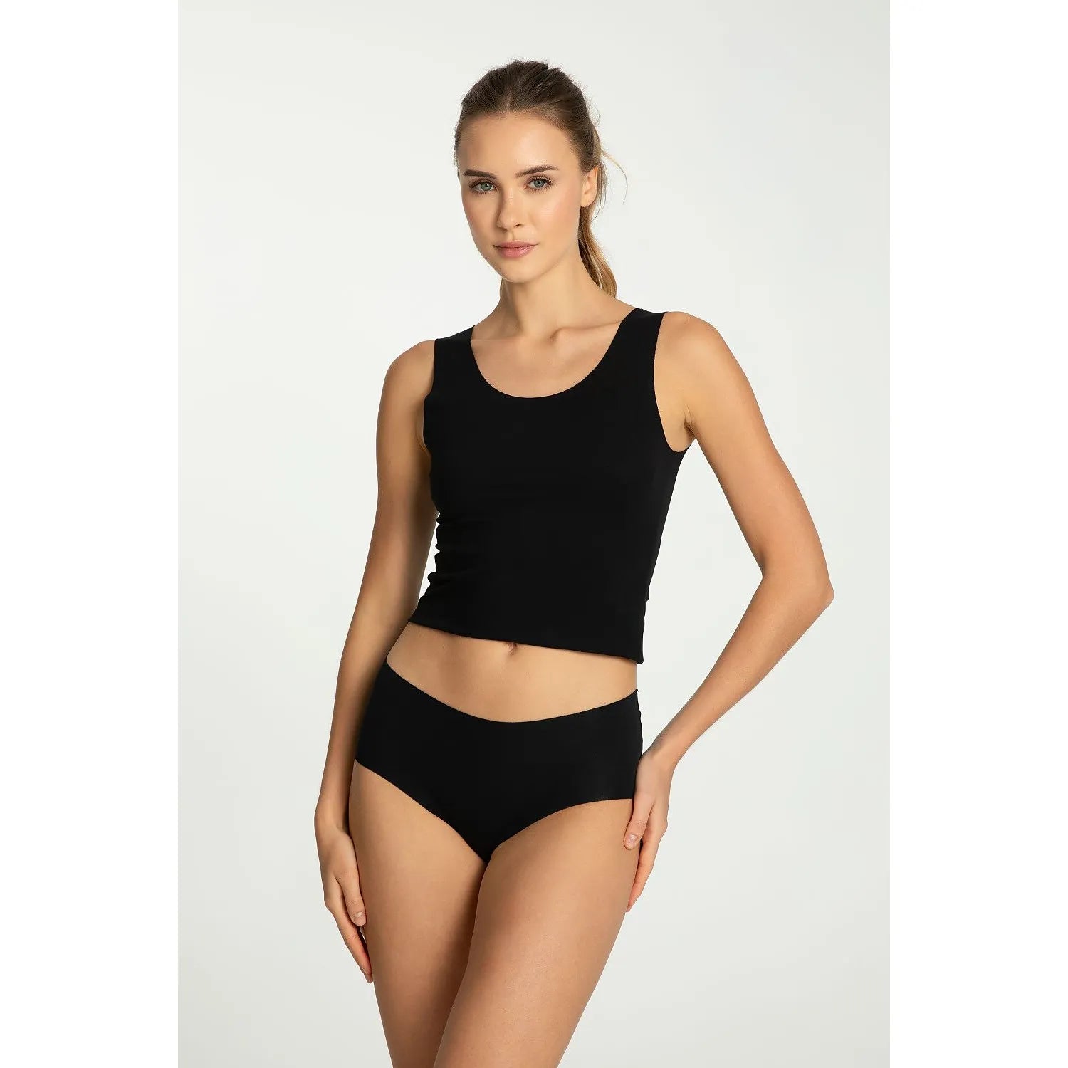 Culottes Julimex 220544 Taille Haute Tissu Lisse Doux au Toucher Confort Exceptionnel Ajustement Parfait Côtés Couverts Sculptant Hanches Invisible sous Vêtements