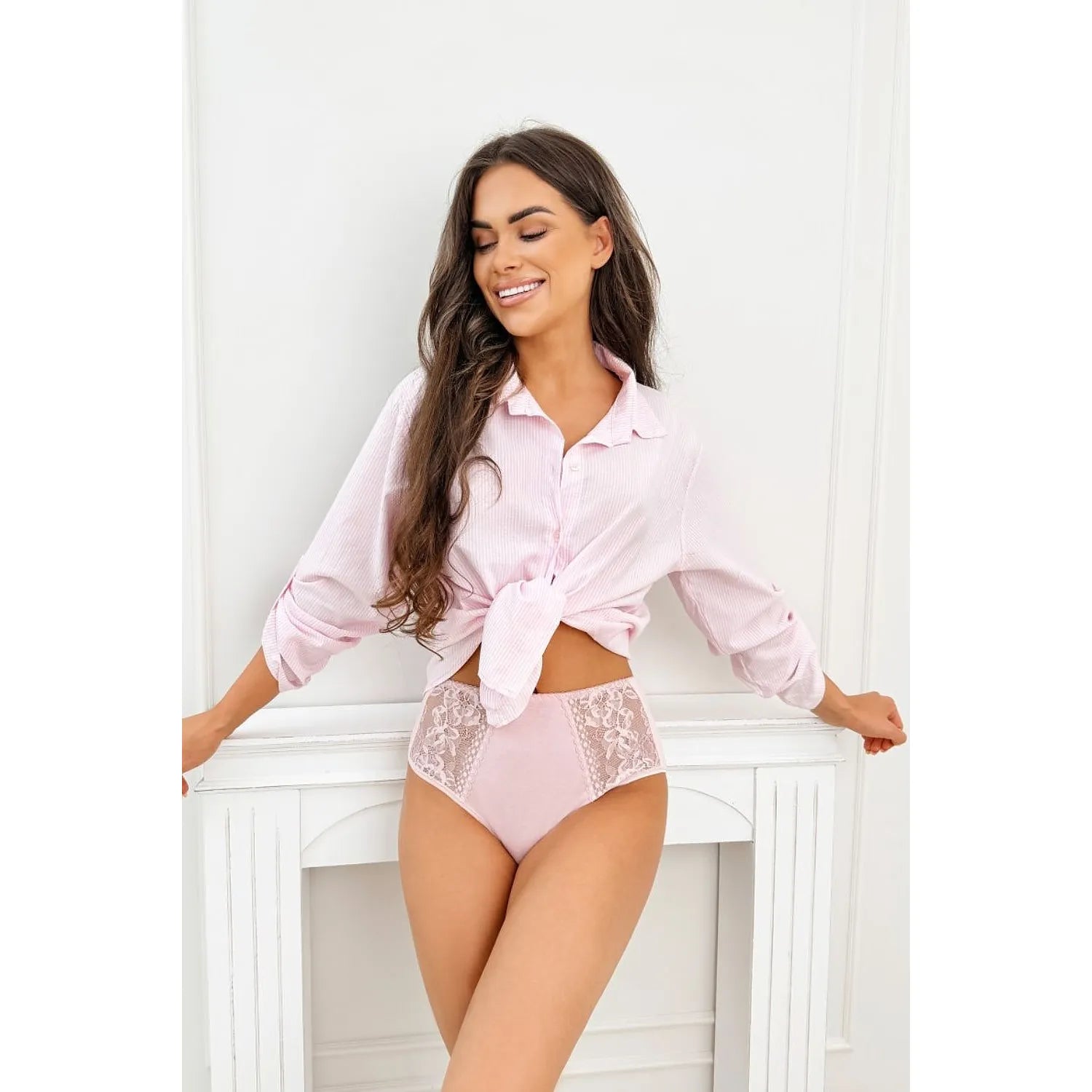 Culottes taille haute en viscose rose pâle avec dentelle florale, élégance et confort pour lingerie féminine quotidienne.