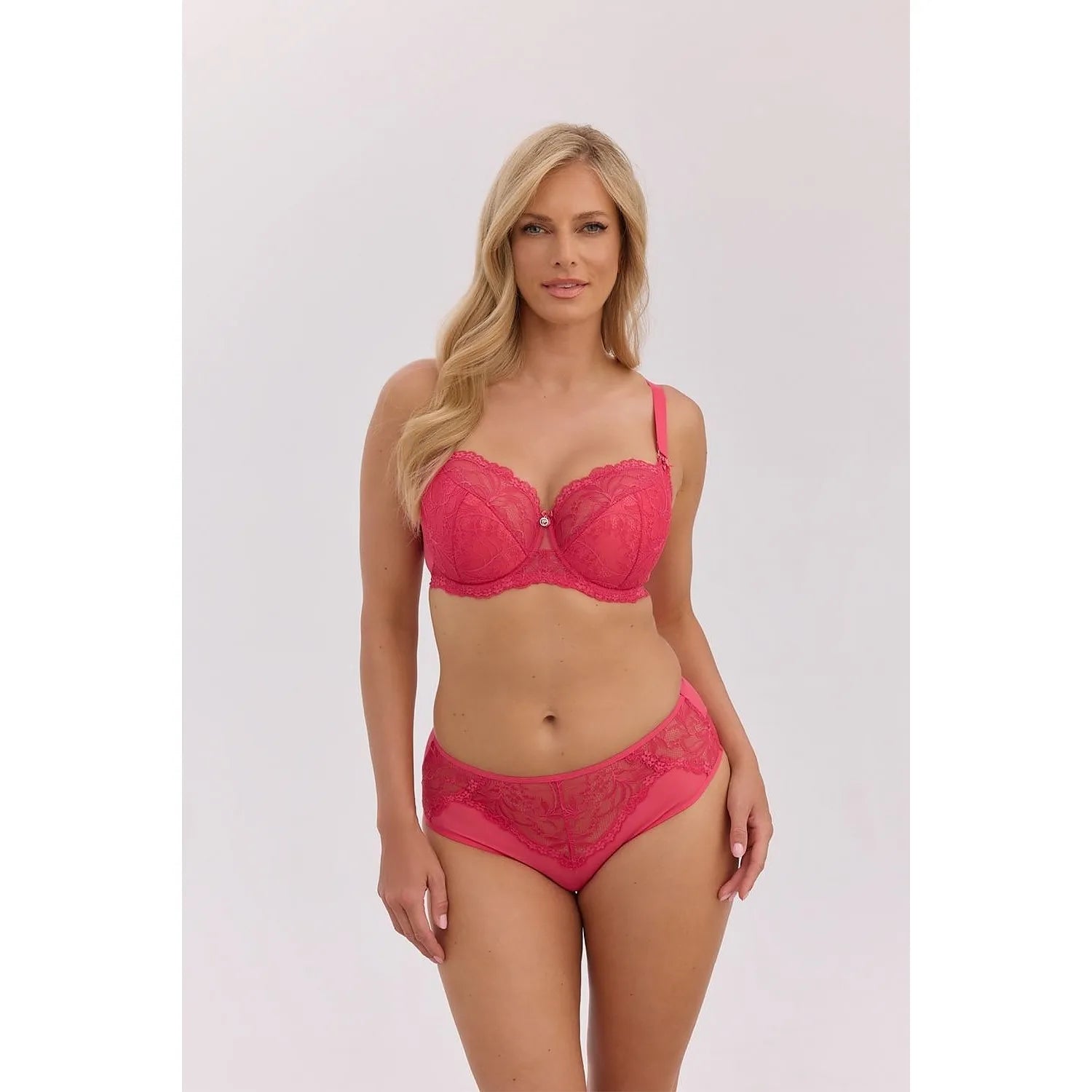 Culottes grandes tailles Gaia 225996 en coton élasthanne, confortables et douces, épousant les courbes féminines.