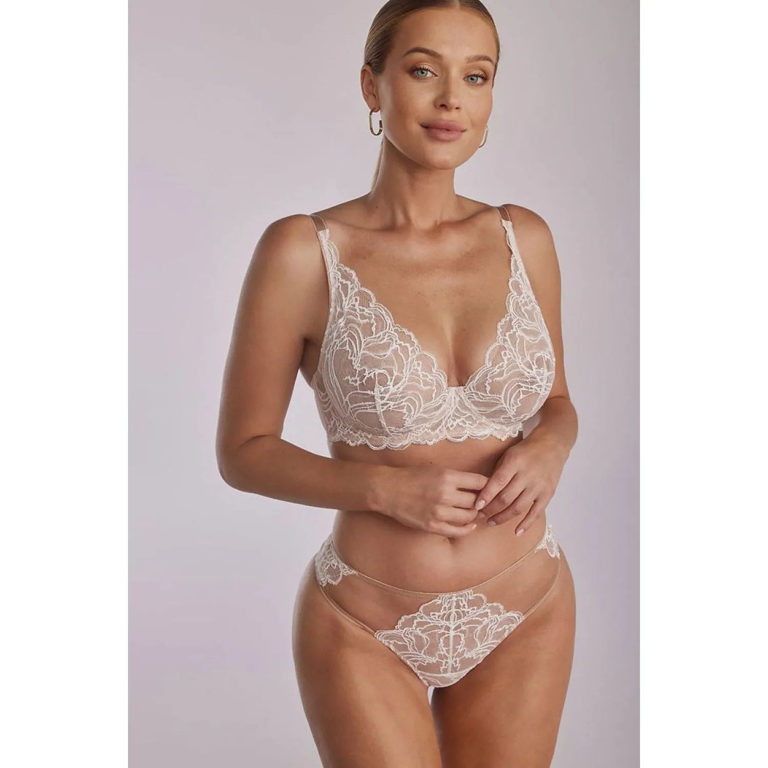 Culotte dentelle élégante Sand P-1226/3 pour femme, couleur sable, confort quotidien, style raffiné, matière délicate.