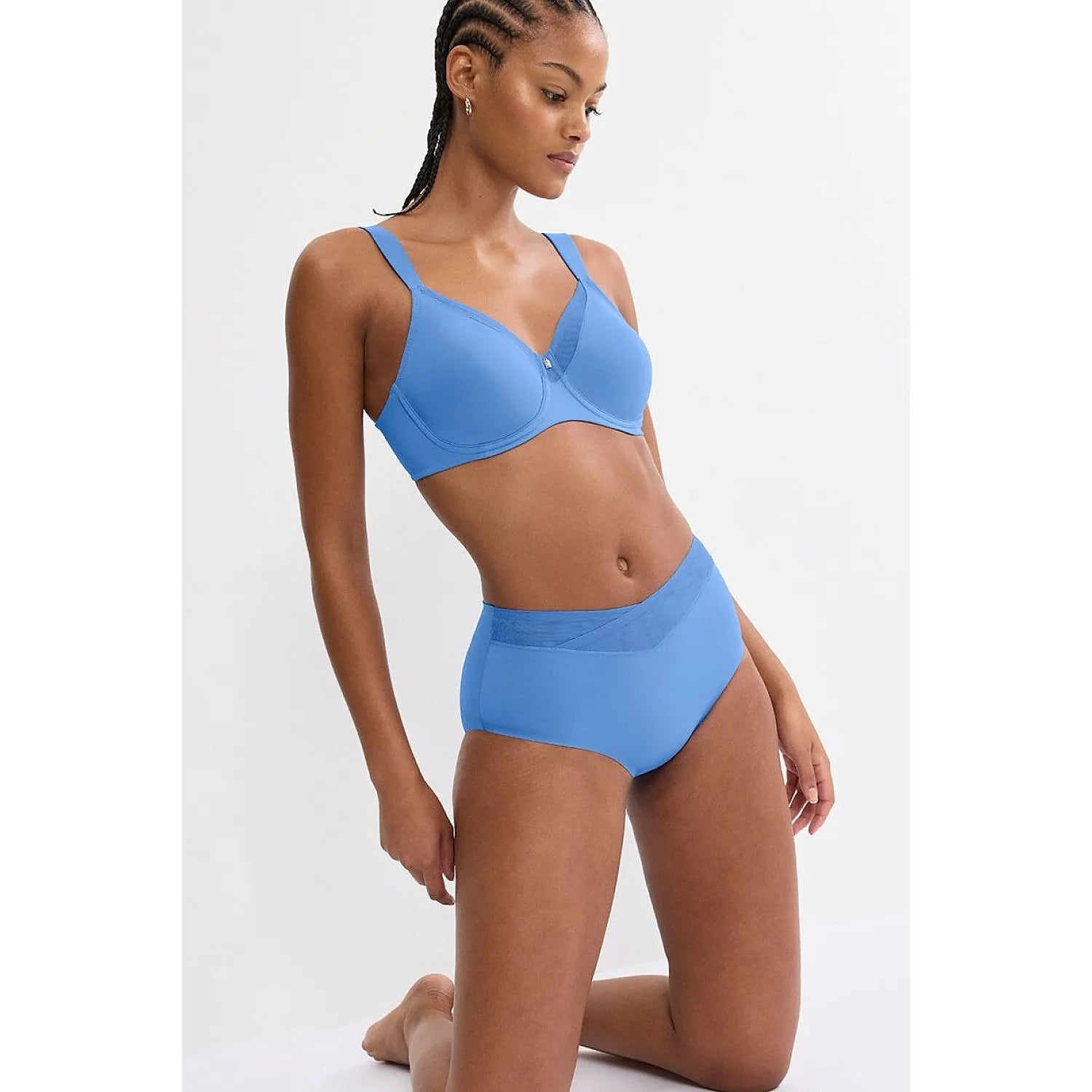 Culottes hautes amincissantes bleues, sans coutures, confortables, silhouette affinée, tissu LYCRA, femme moderne.