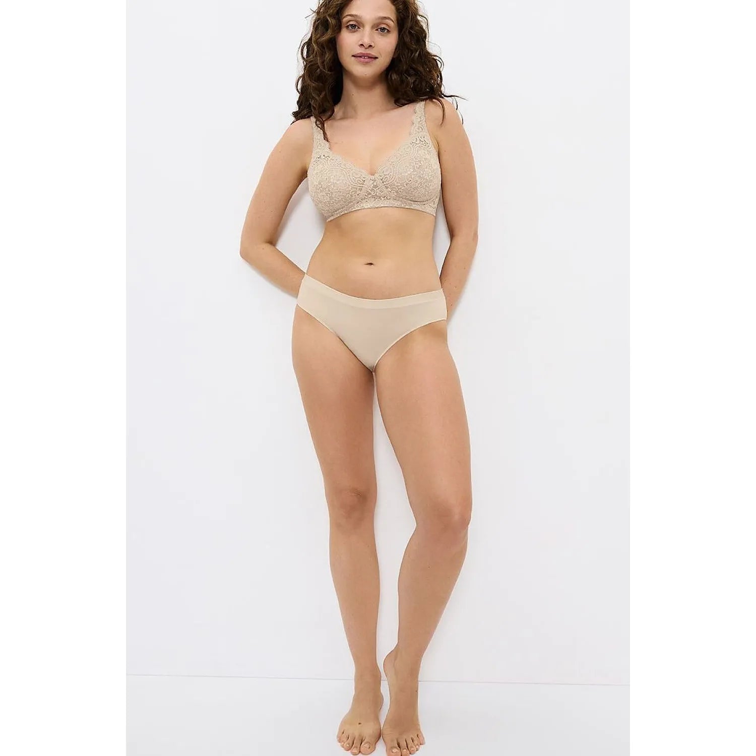Culotte tai invisible beige Triumph Sense of Modal, confort modal, ajustement parfait, discrétion sous vêtements ajustés.