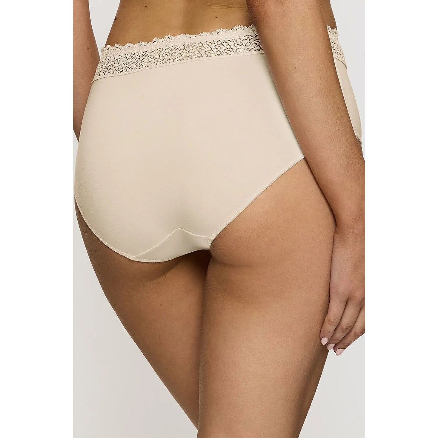 Culotte beige en dentelle recyclée modal coton bio, coupe confortable, élégante, pour femmes Triumph.