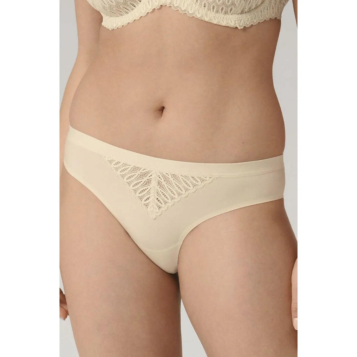 Culotte brésilienne élégante invisible microfibre dentelle Triumph Aura Spotlight