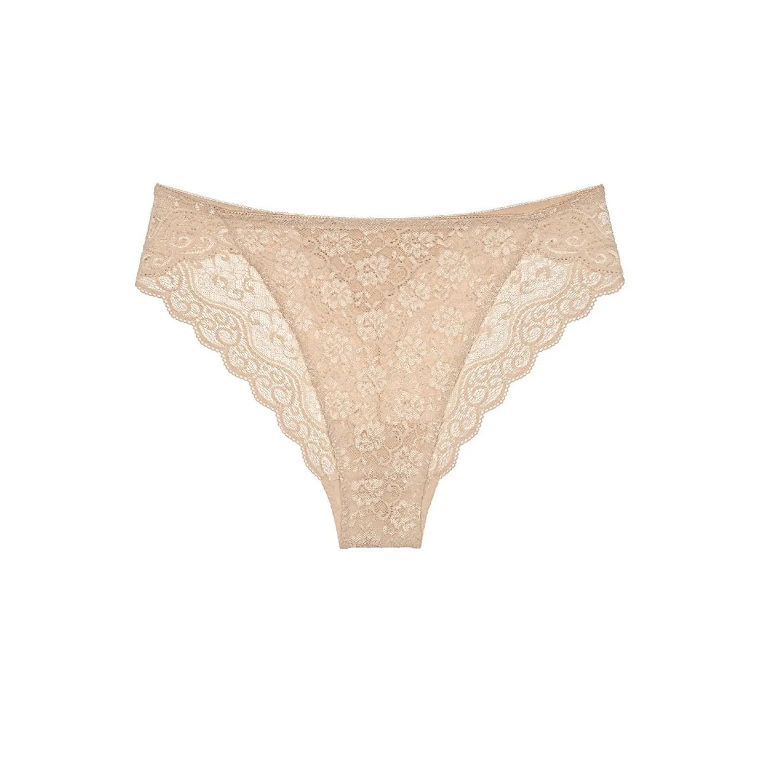 Culotte Triumph Amourette beige, taille haute, microfibre douce, jambes coupées hautes, bande élastique confortable.