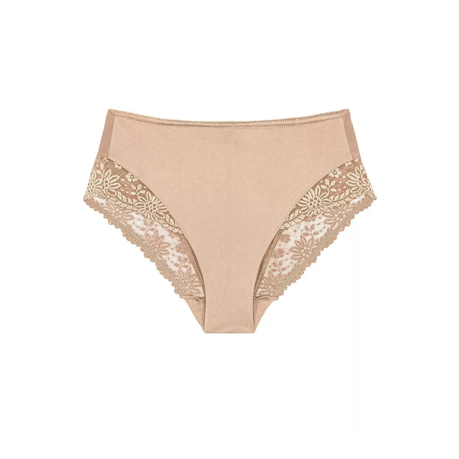 Culottes taille haute beige Triumph avec dentelle délicate, coupe élégante et confortable pour un style féminin raffiné.
