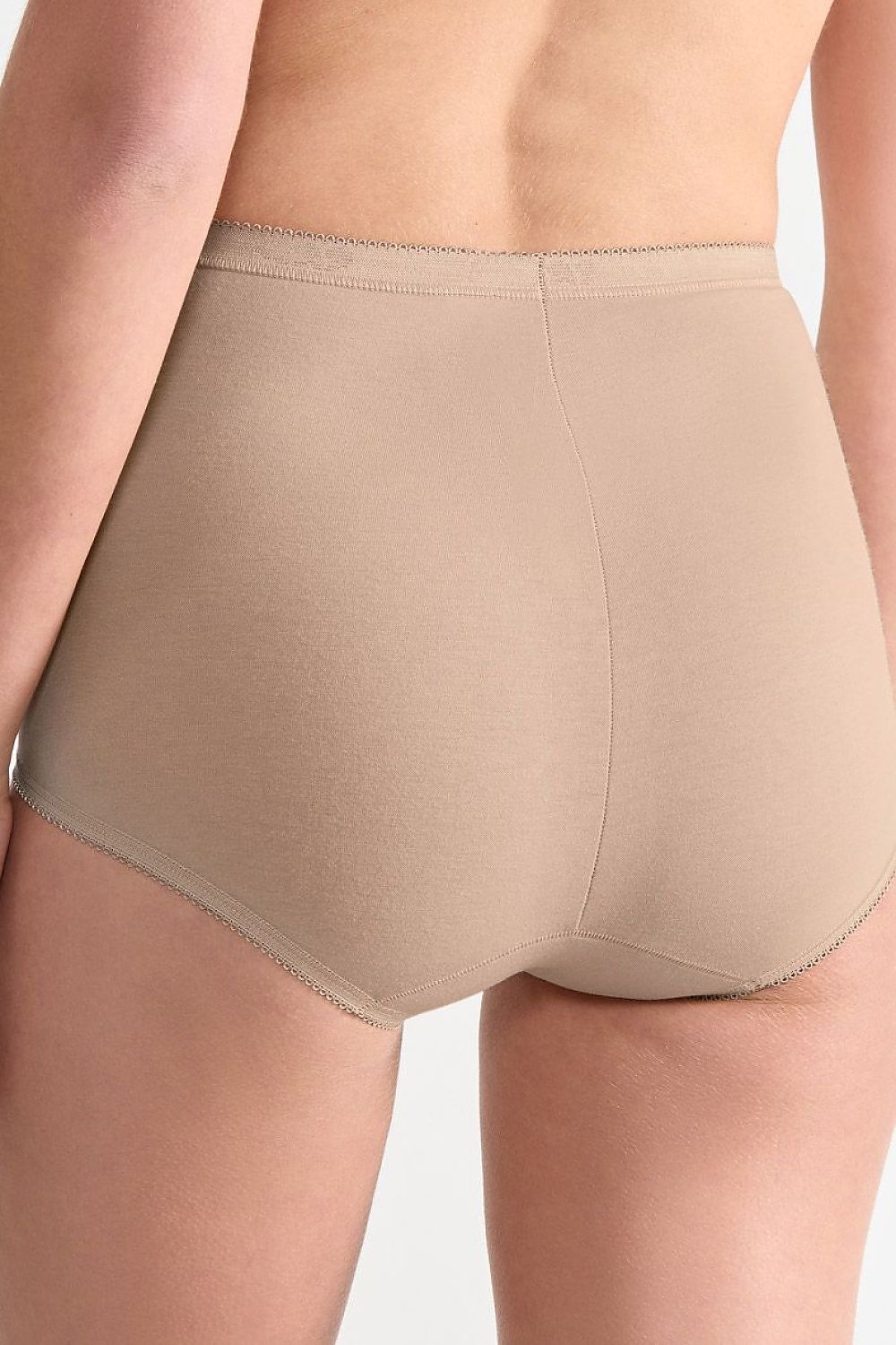 Culotte Sloggi Basic+ Maxi beige, coupe classique, coton doux, élastique LYCRA, ajustement parfait, confort quotidien.