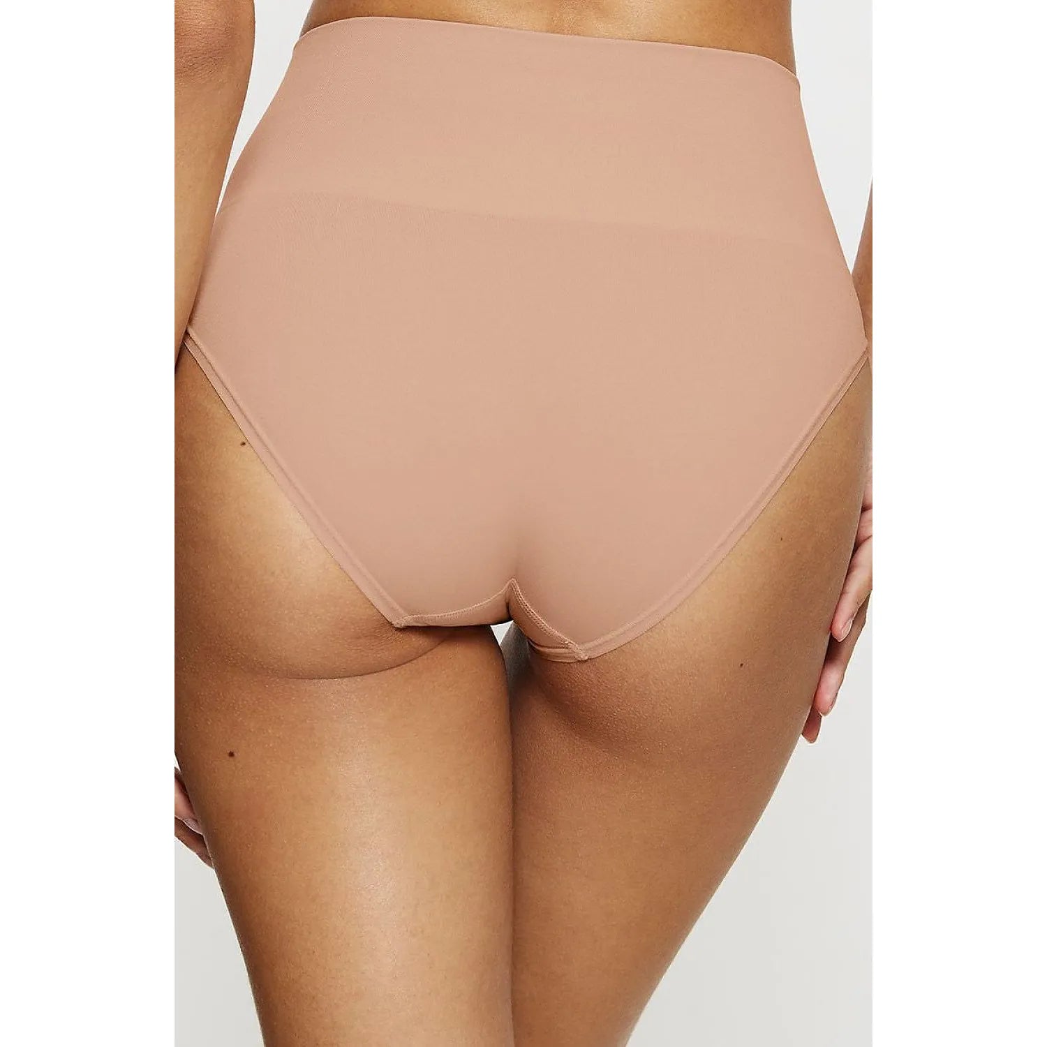 Culotte haute beige Triumph 230050, tissu lisse, taille bandeau sculptante, coutures plates pour confort optimal.