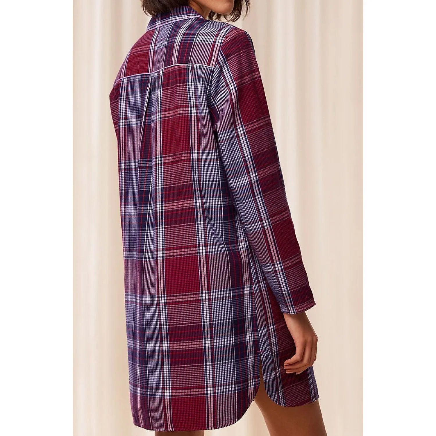 Chemise de nuit ample à carreaux rouges et bleus, manches longues, col classique, en coton bio, modèle Triumph 230295.