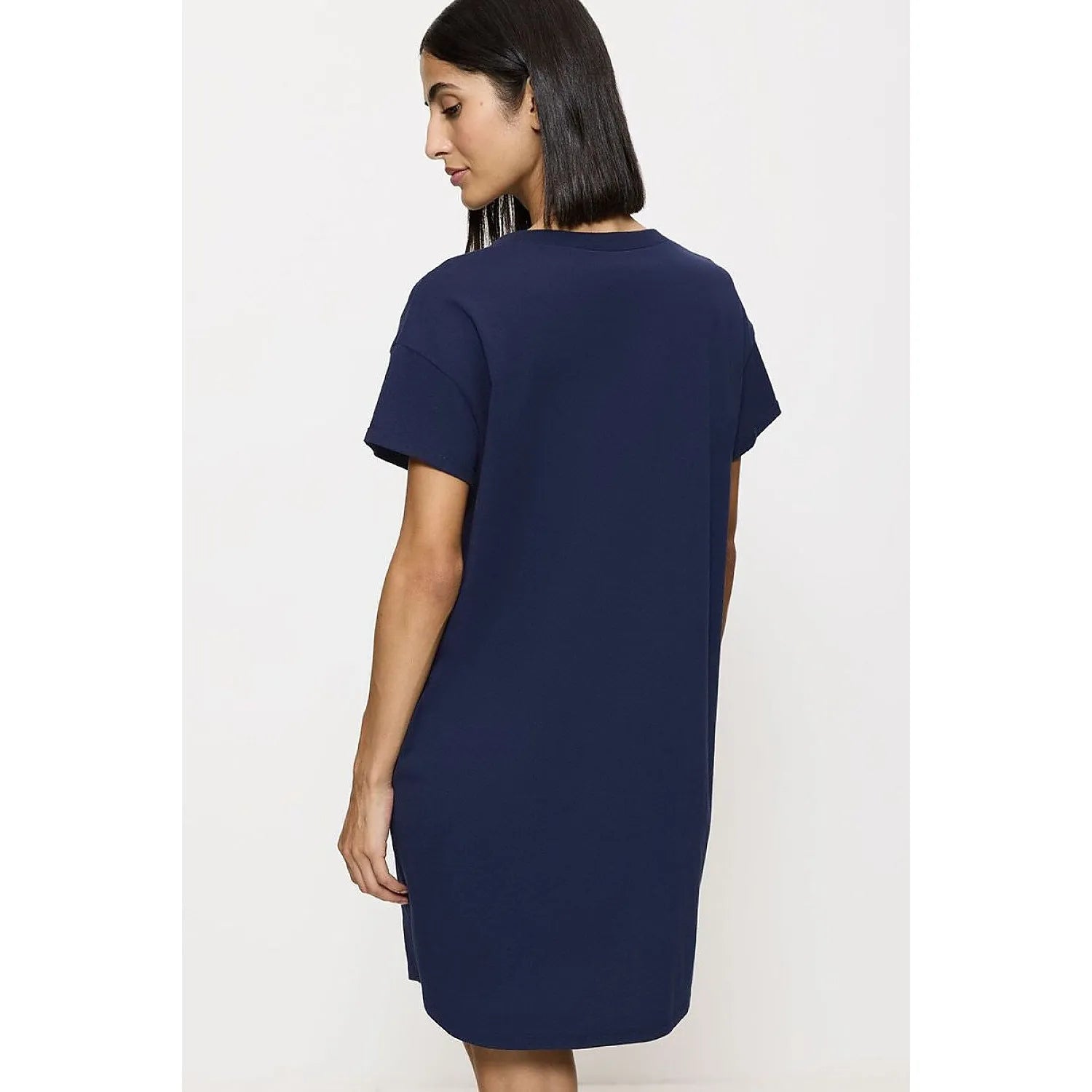 Chemise de nuit bleue manches courtes Triumph, coupe ample, tissu doux, élégance simple pour confort nocturne.