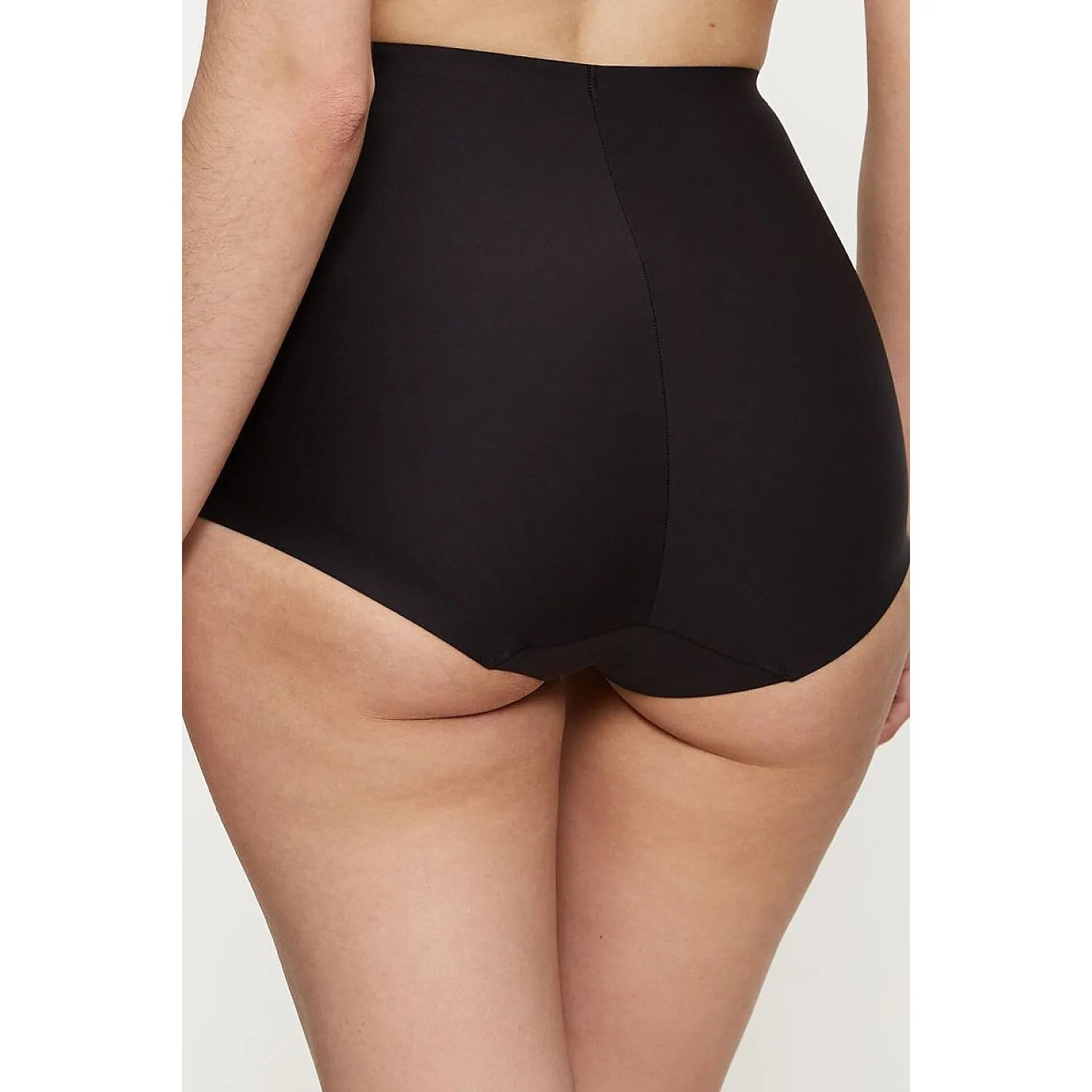 Culotte noire taille haute Triumph 230305, effet lissant, coupe élégante, confort optimal, technologie Tummy Control.