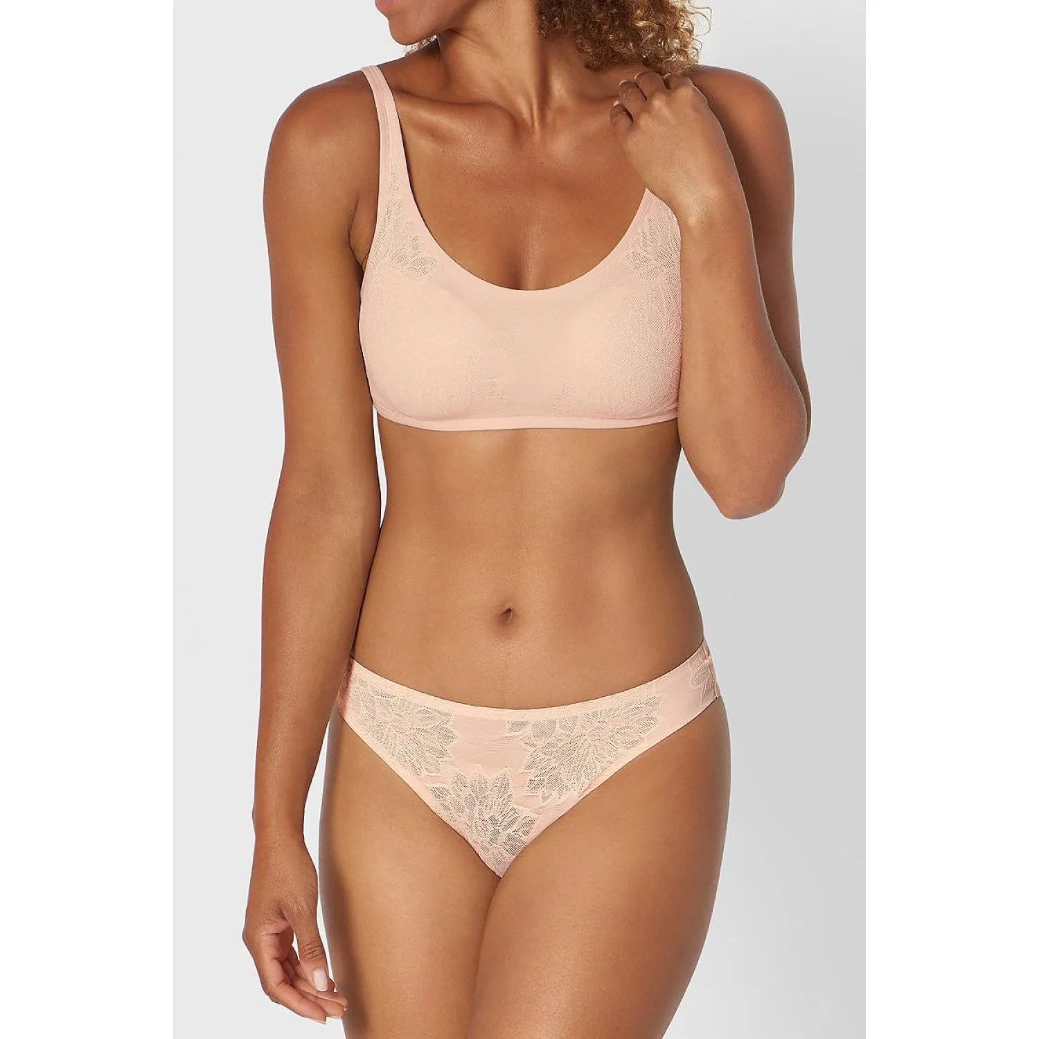 Culottes Triumph modèle 230310 en dentelle extensible, motif floral, finition sans couture, couleur nude, élégantes et con...