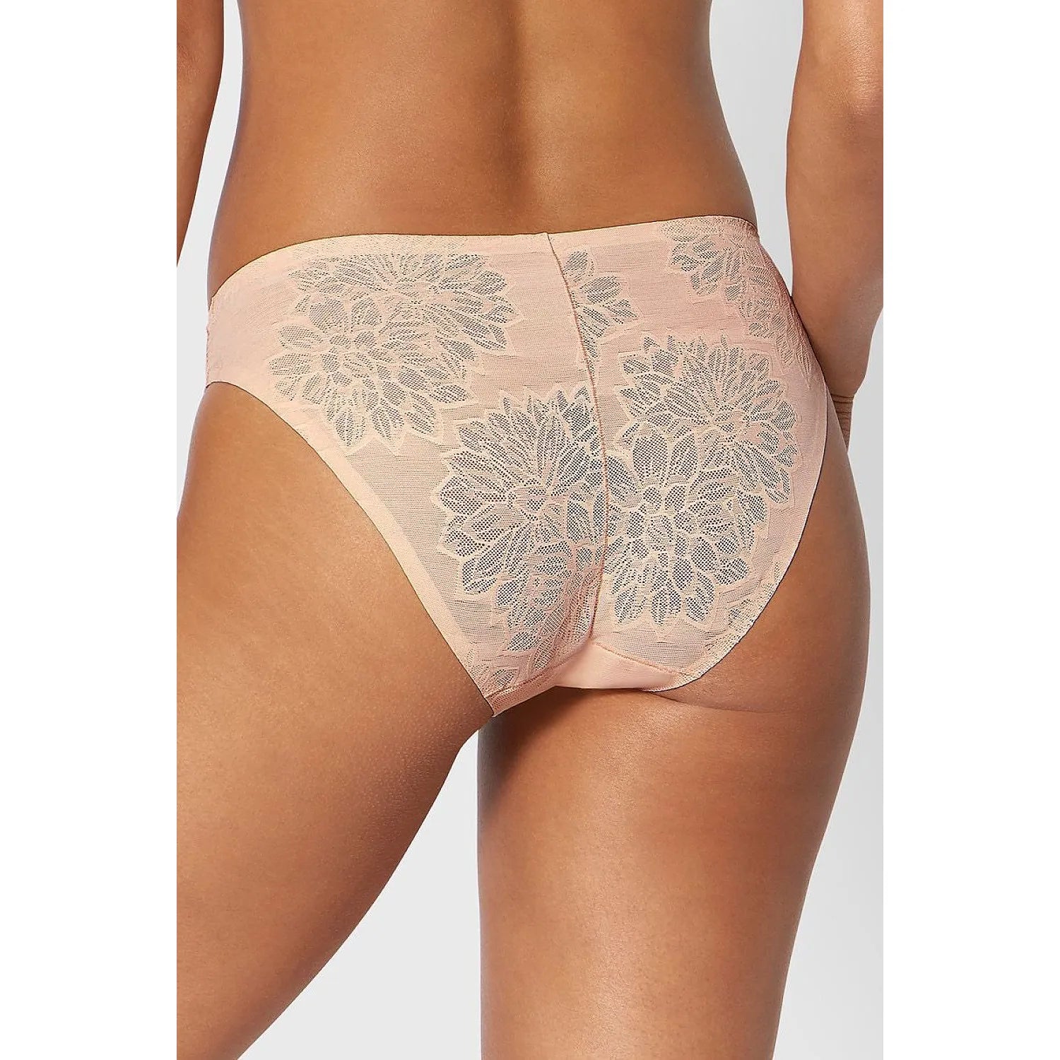 Culottes Triumph roses en dentelle extensible avec motif floral gris, finition sans couture, ajustement parfait.