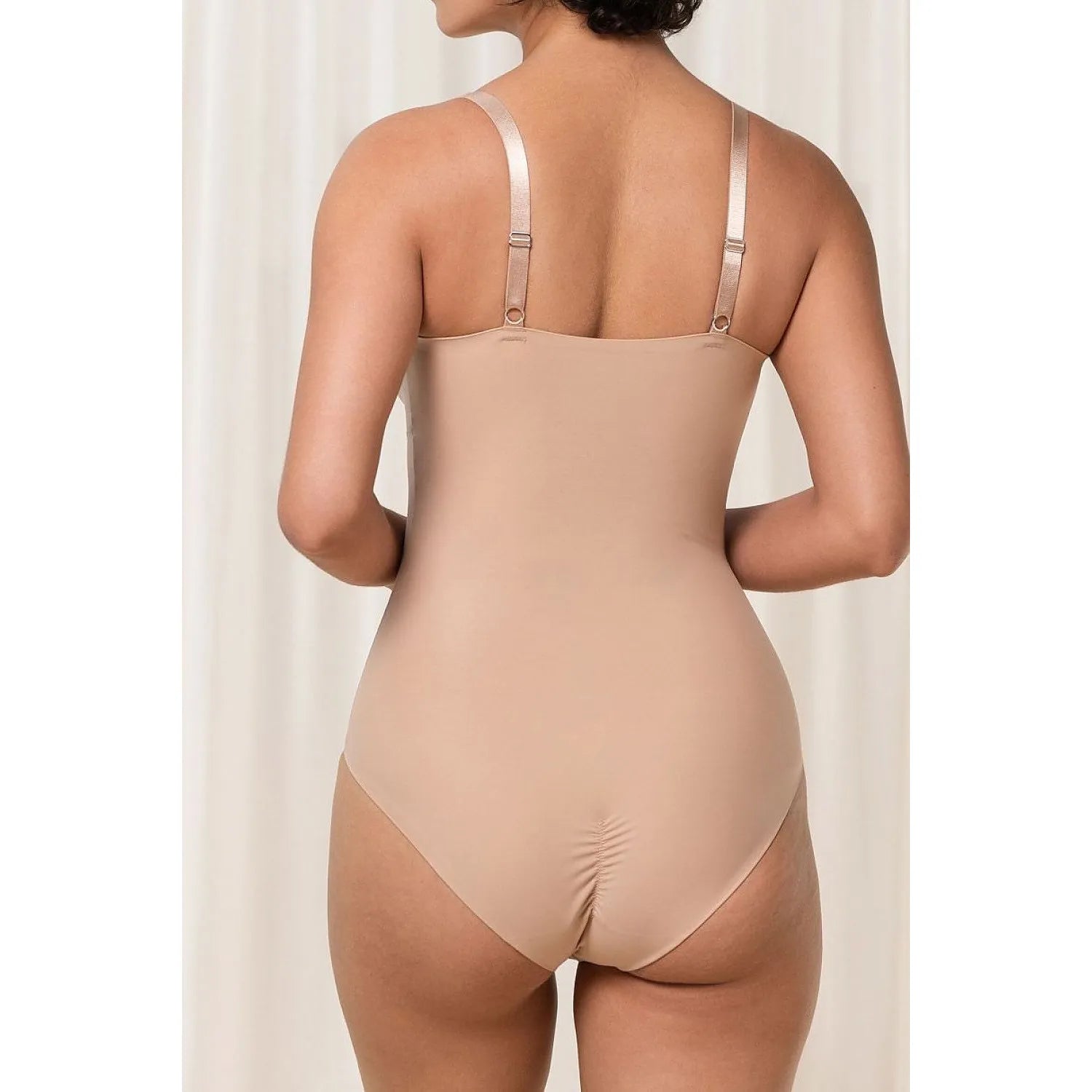 Body chair Triumph True Shape Sensation, design lisse, soutien-gorge minimiseur intégré, bretelles ajustables.