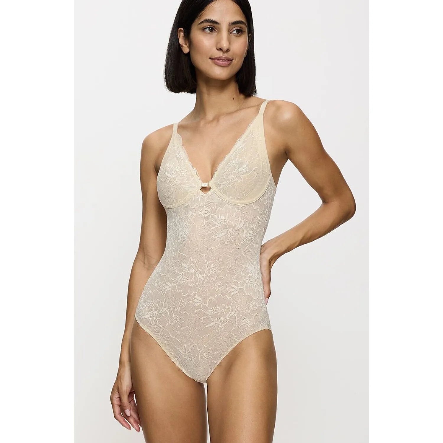 Body dentelle beige Triumph Amourette Charm, sans armatures, élégant, ajusté, confort optimal, silhouette sublimée.