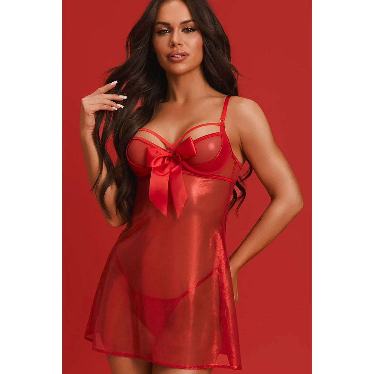 Ensemble babydoll rouge transparent avec nœud satiné, bonnets rembourrés et bas évasé, mettant en valeur la silhouette fém...