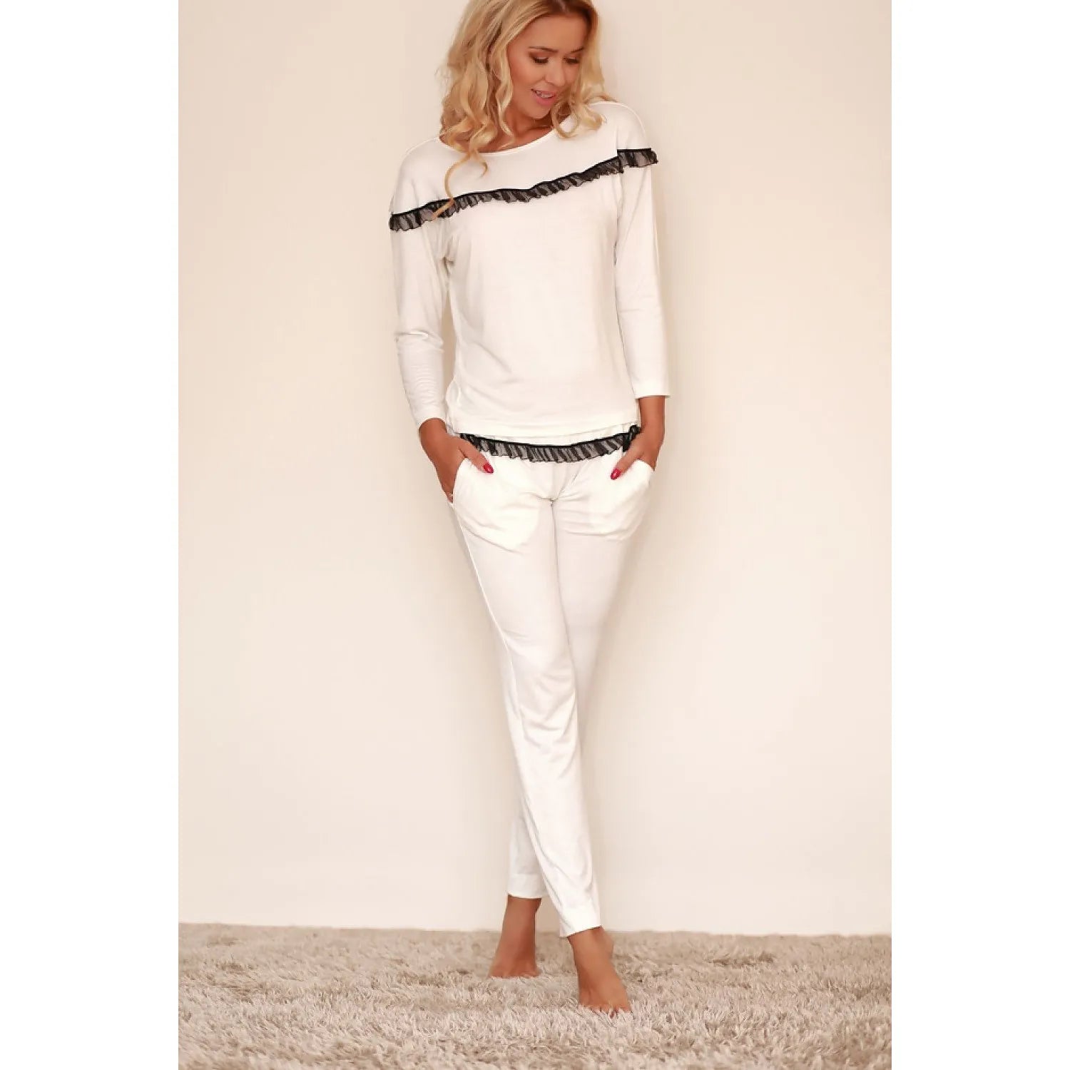 ensemble pyjama femme viscose confortable volants mousseline soie léger respirant élégant raffiné pantalon manches longues poches pratiques beige cadeau emballé