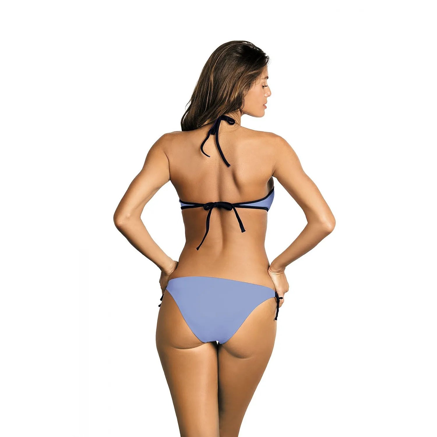 Bikini deux pièces bleu avec anneaux bijoux, tissu italien galbant, bretelles ajustables, séchage rapide, vue de dos.