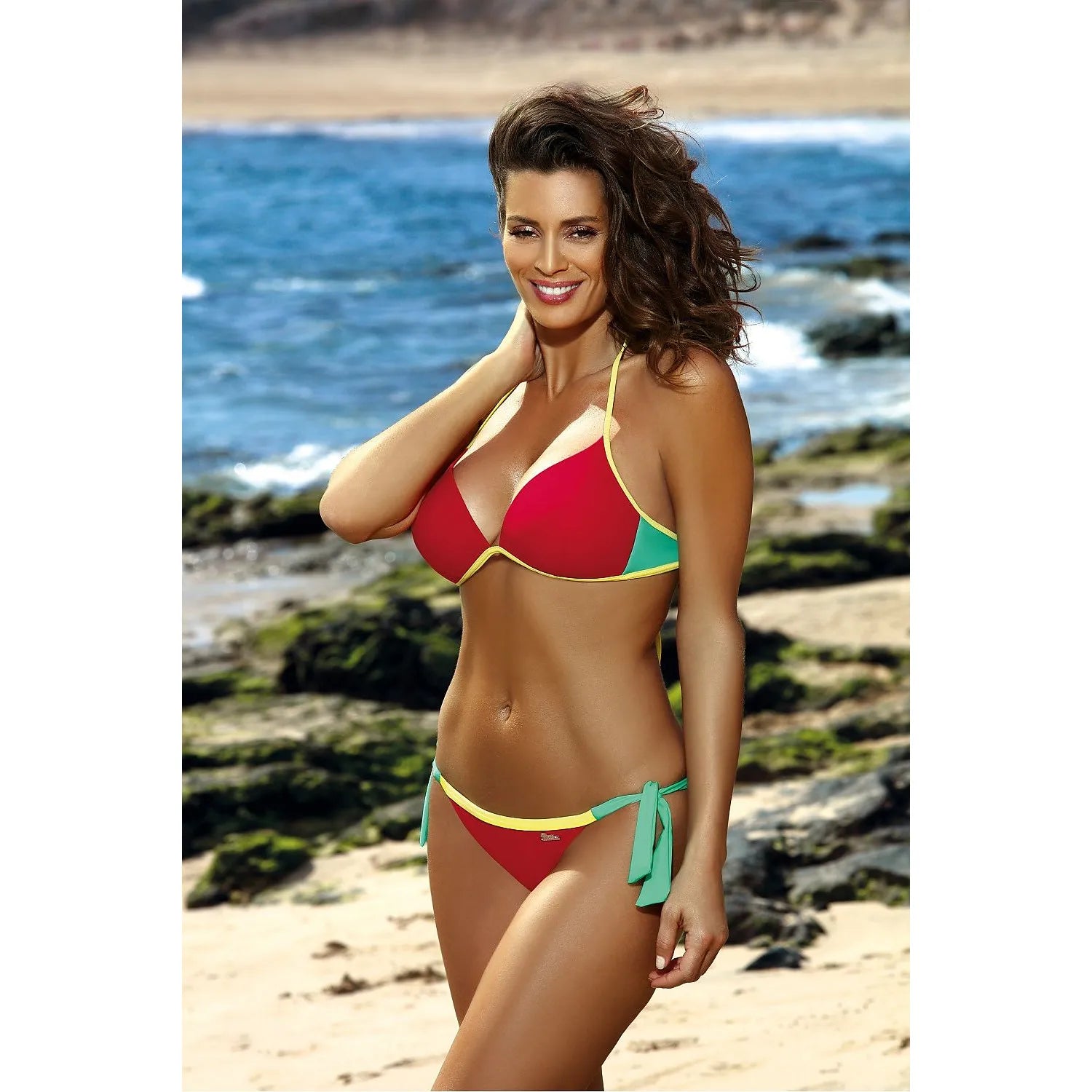 Bikini deux pièces rembourrage petites poitrines soutien baleines verticales passepoil contrasté bretelles nouées cou tropical vibrant rouge polyamide élasthanne résistant