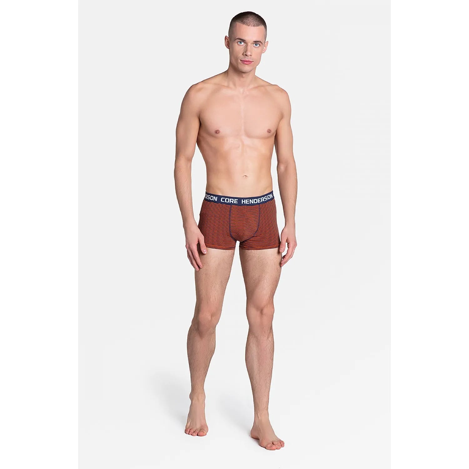 Culotte homme Henderson bleu marine, ceinture orange à inscriptions blanches, design moderne et ajusté, confort sportif.
