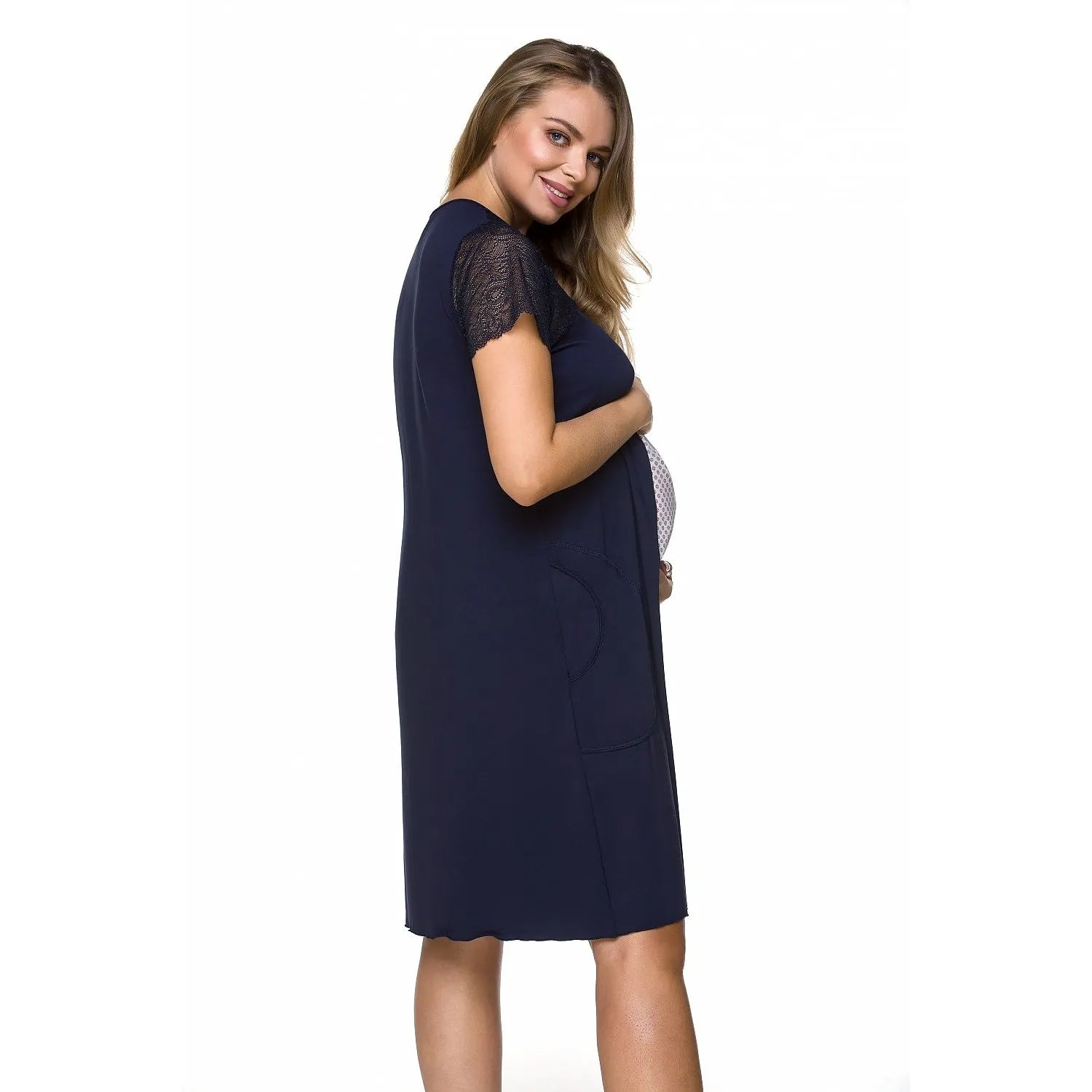 Chemise de nuit maternité bleue, manches courtes dentelle, poches latérales, idéale grossesse et allaitement.