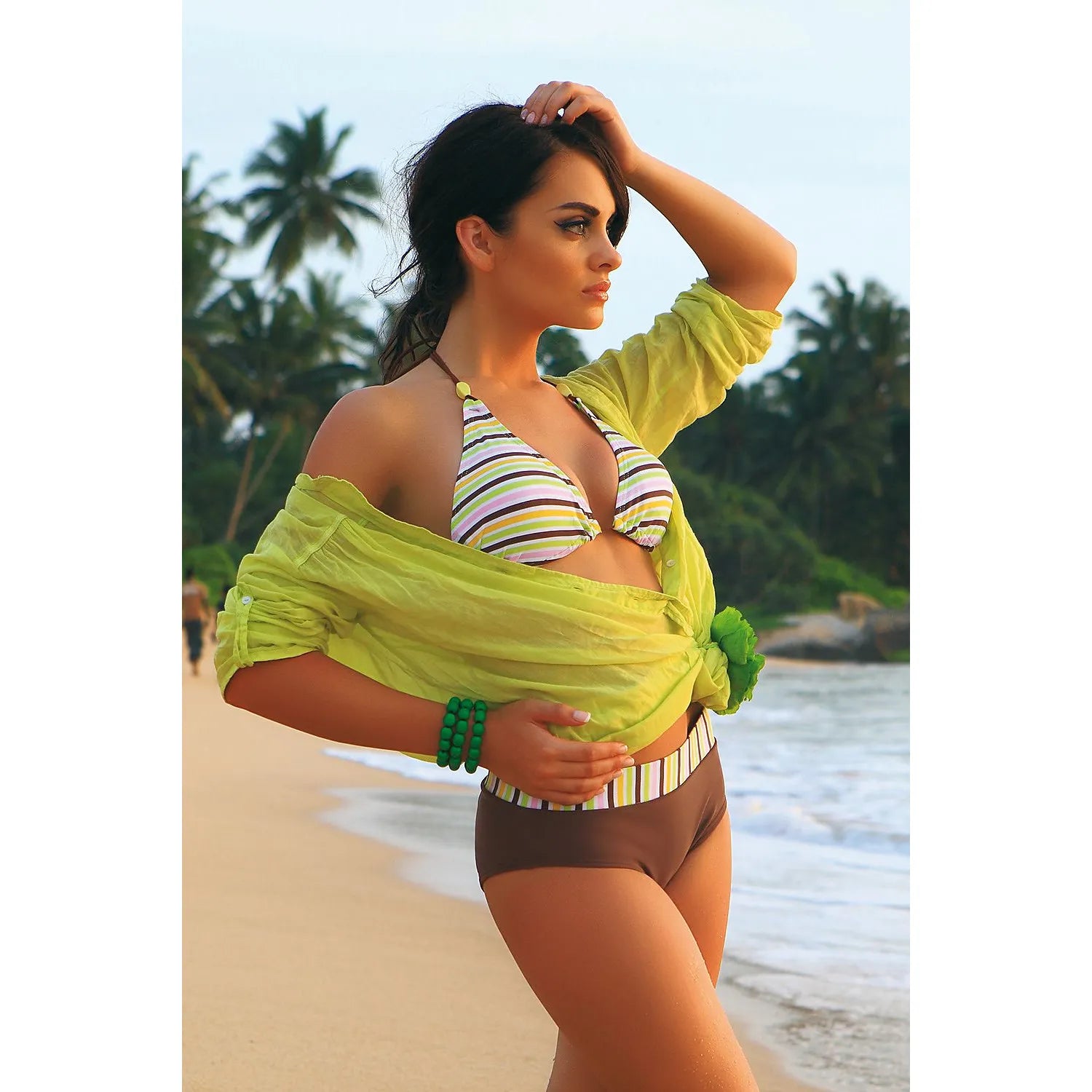 bikini deux pièces sportif rayures colorées ajustement parfait bonnets rembourrés amovibles col noué détails bijoux élasthanne polyamide extensible
