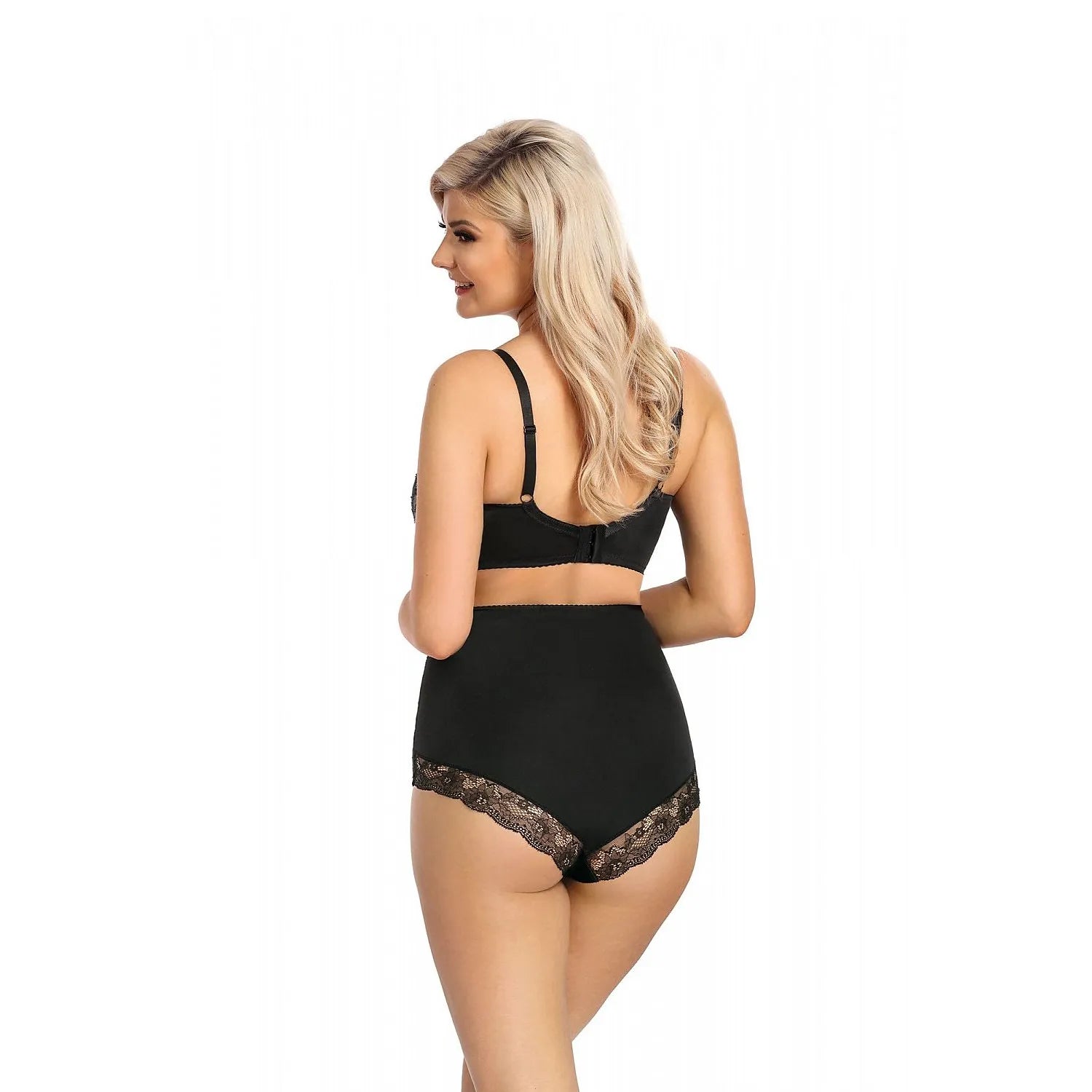 Ensemble lingerie noir en dentelle, brassière sans armature, culotte haute, bretelles ajustables, look élégant et sensuel.