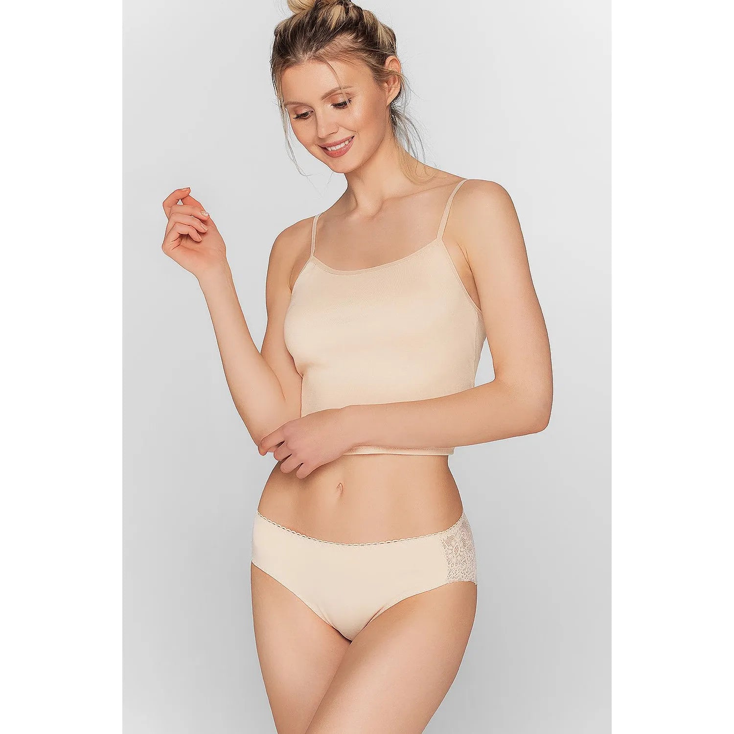 Culottes Babell beige avec dentelle, confort quotidien, coton élastique, taille ajustée, élégance discrète pour femmes.