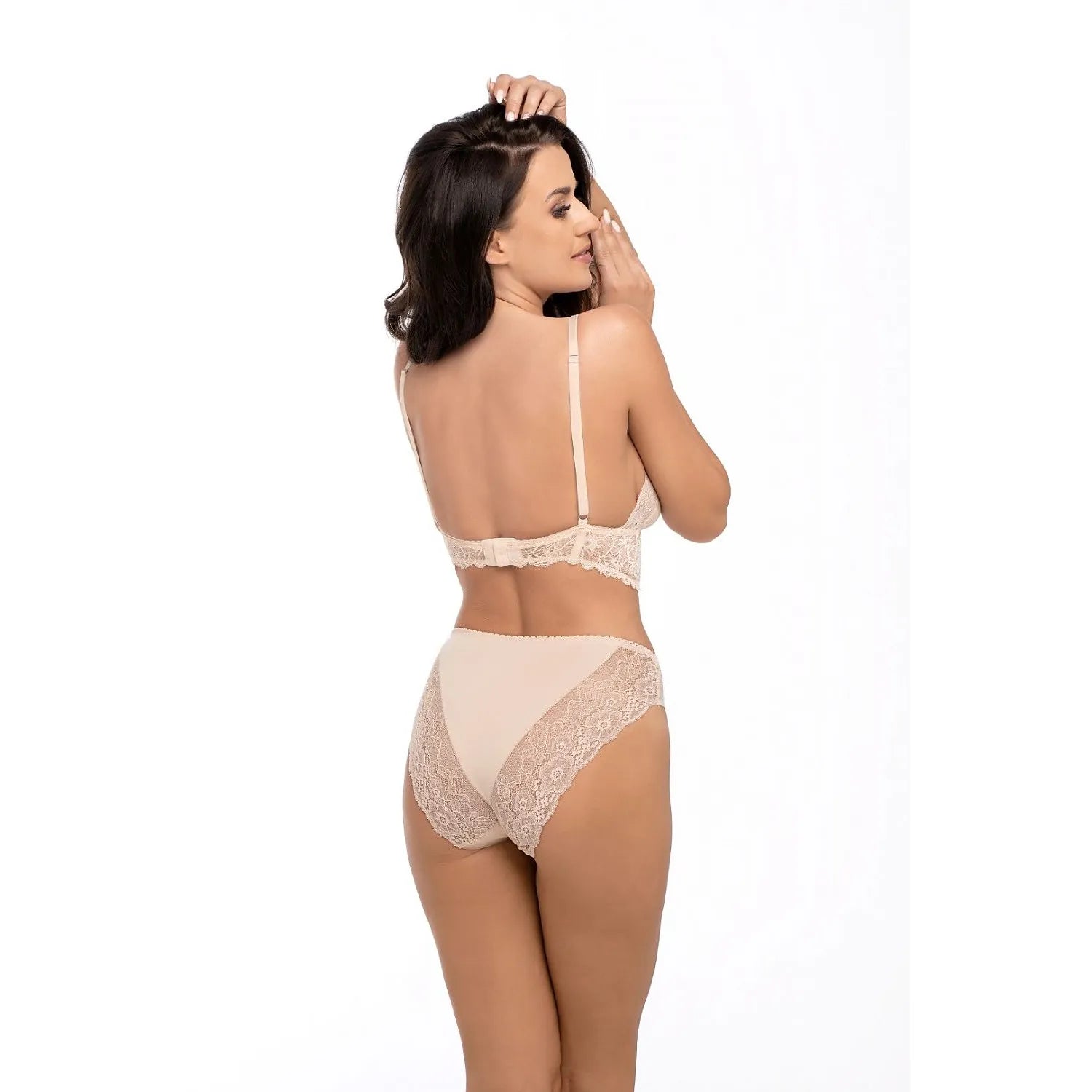 Ensemble lingerie dentelle florale beige, bralette sans armatures et culotte taille haute, élégant et confortable.