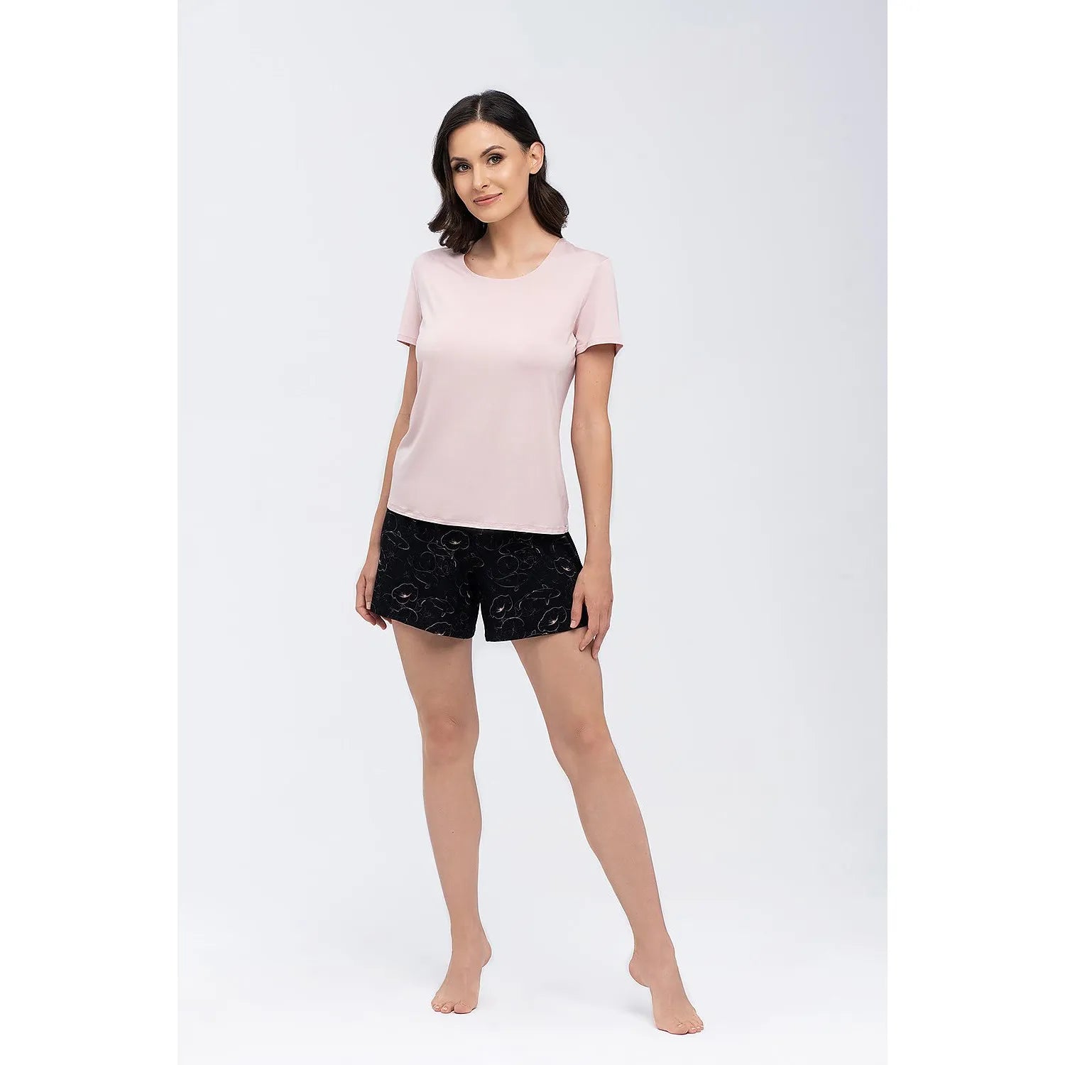 Ensemble Babella model 170098 lingerie confortable pyjamas sexy T-shirt manches courtes short noir floral femmes