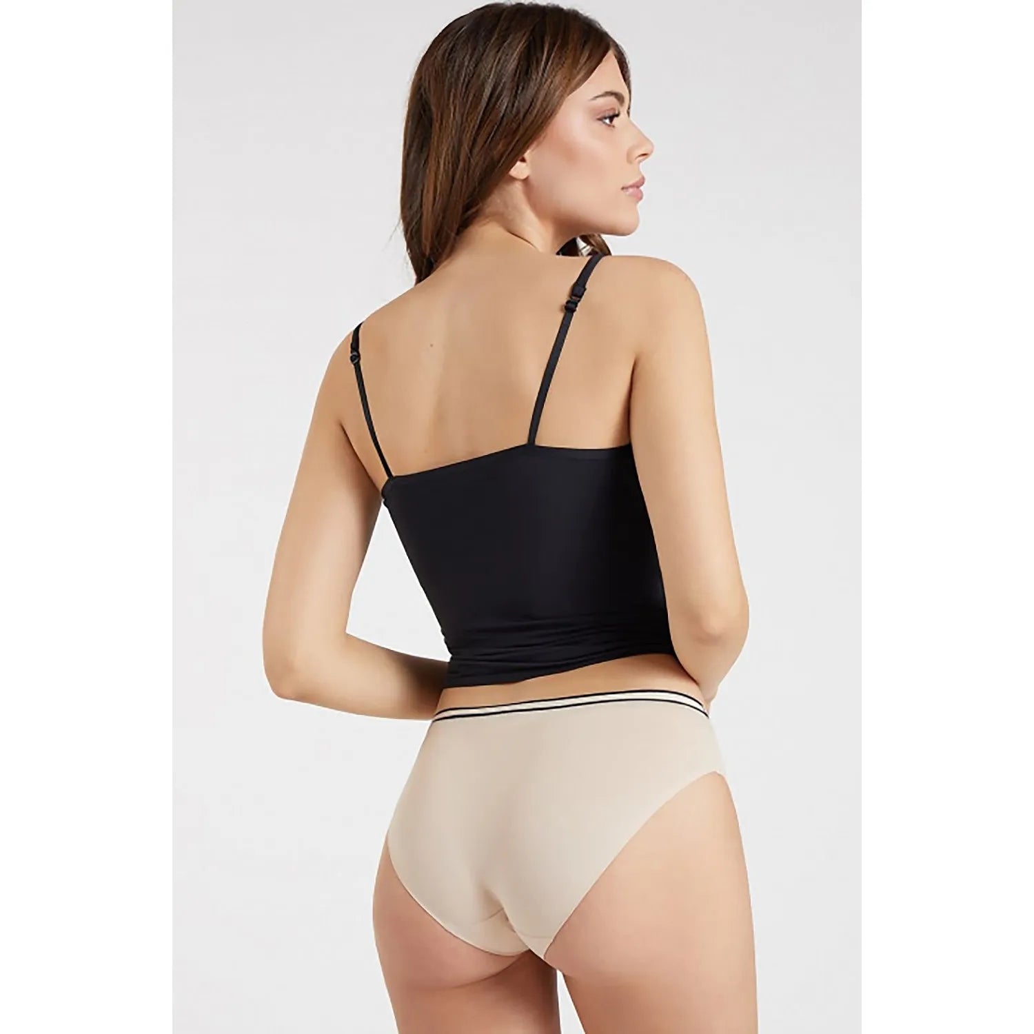 Culotte Julimex beige, coupe classique, bords laser invisibles, bandes contrastées à la taille, vue arrière.