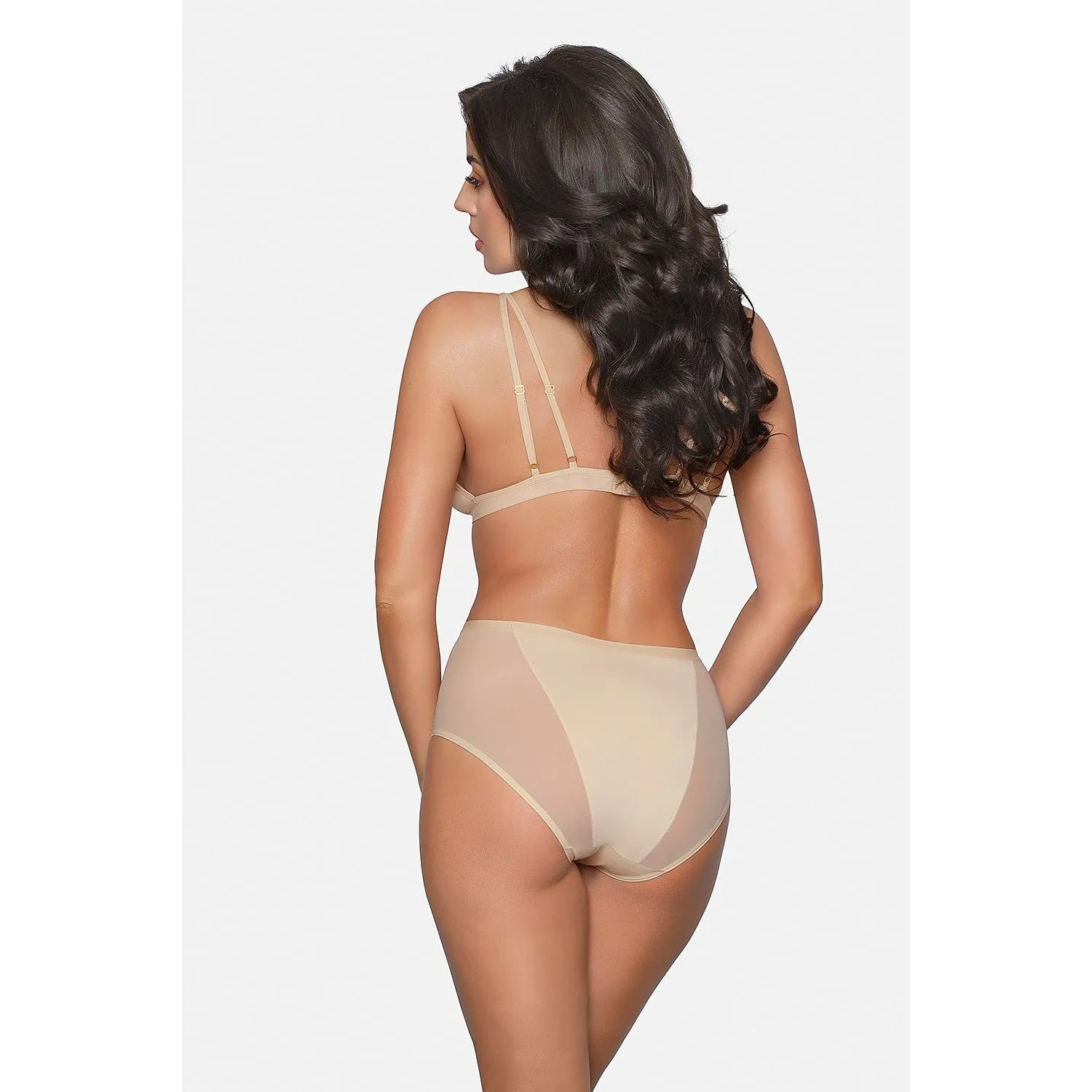 Ensemble lingerie transparent beige, culotte taille haute, soutien-gorge sans armature, élégant et confortable.