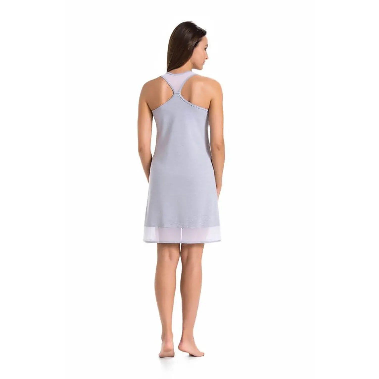 Chemise de nuit grise Teyli en viscose, design épuré, détails transparents élégants, coupe flatteuse et féminine.