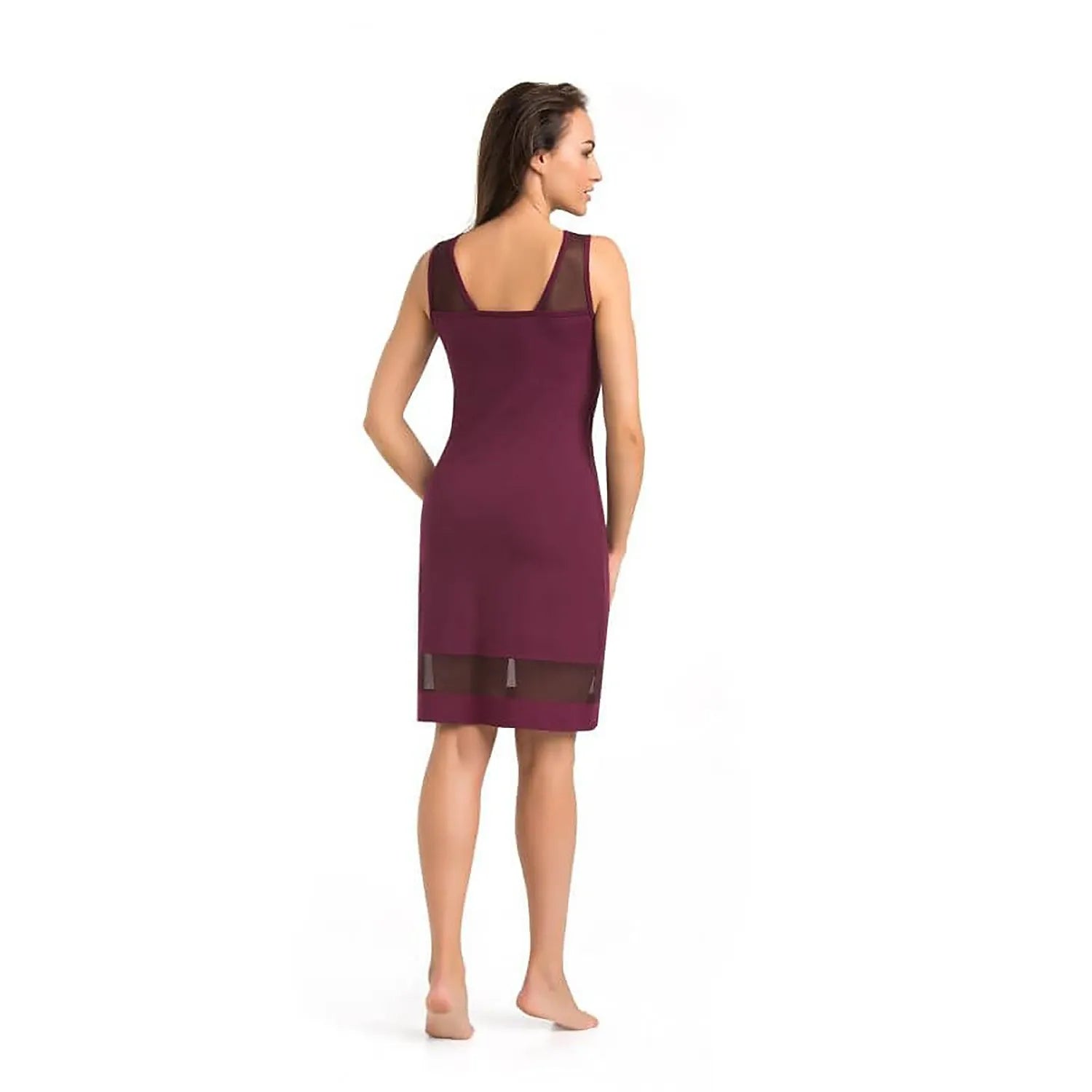 Chemise de nuit bordeaux Teyli 183147, coupe ajustée, maille transparente, col en V, élégance et confort.