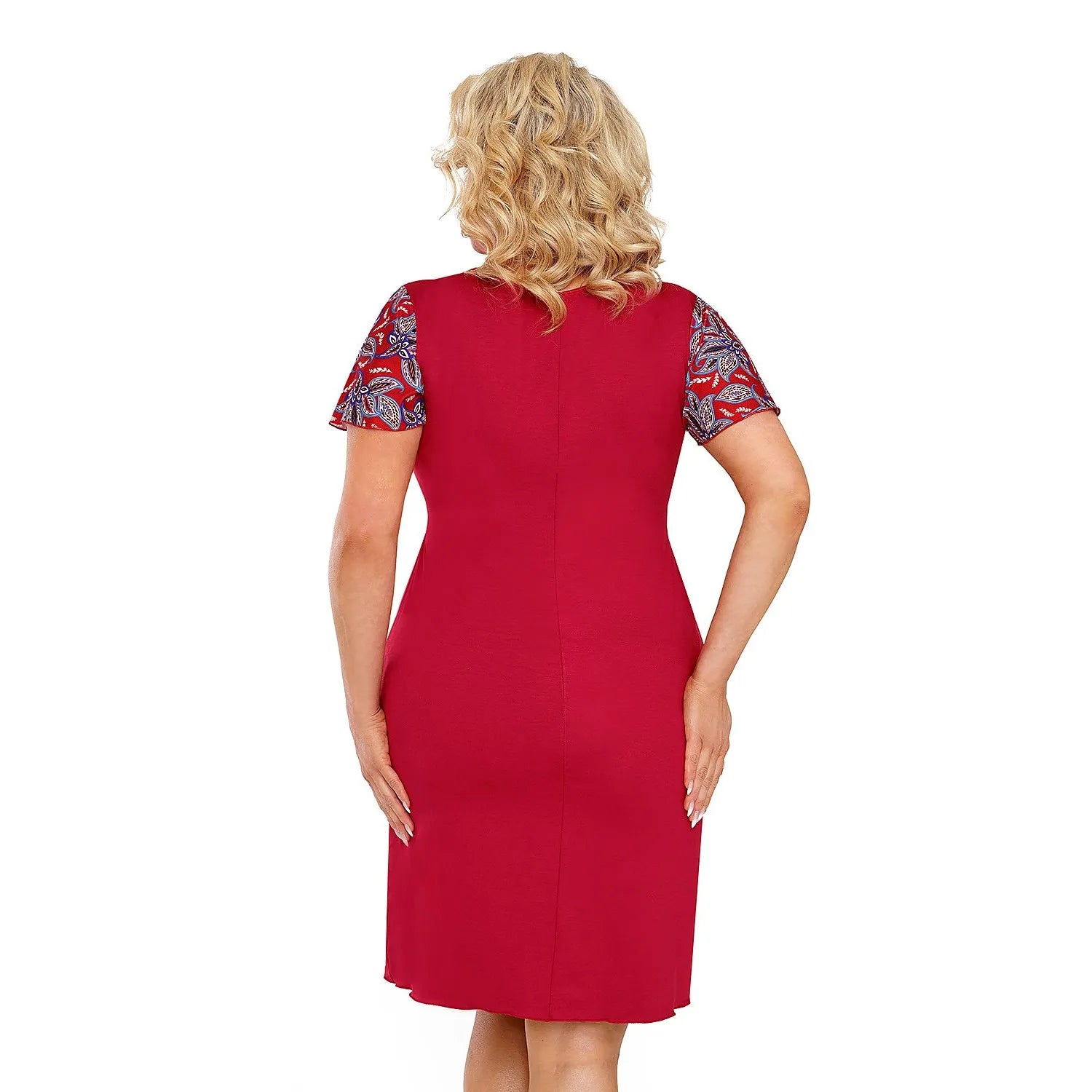 Chemise de nuit rouge en viscose, manches courtes en dentelle, coupe ajustée, élégante et sensuelle pour soirée romantique.