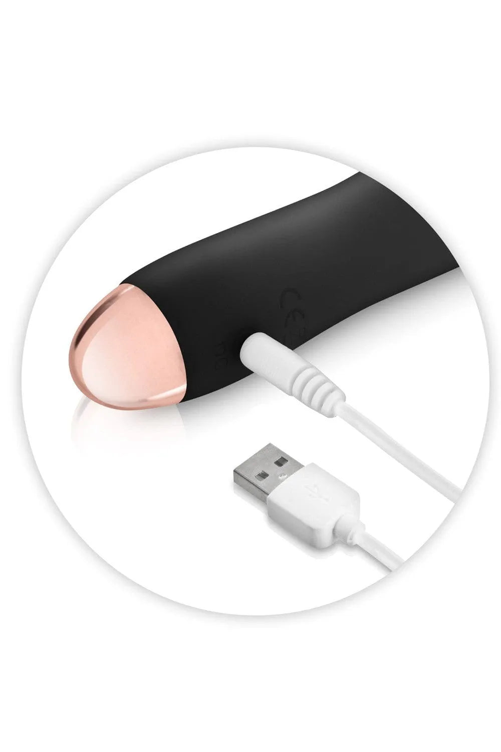 Vibromasseur noir ondulé en silicone, embout rose, avec câble USB blanc pour recharge, 7 vitesses, waterproof.