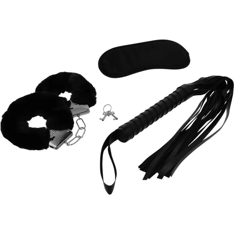 Ensemble BDSM cuir végétalien noir: menottes, bandeau, fouet; design élégant et éthique pour plaisir sensuel.