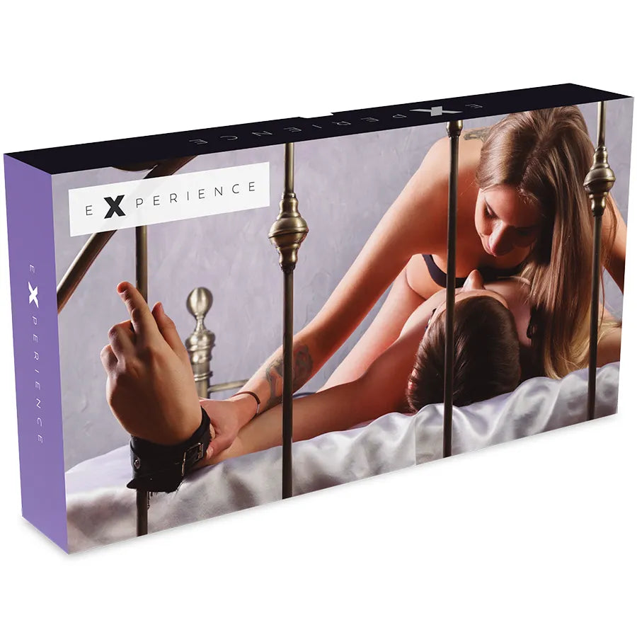 Ensemble bondage lilas en cuir synthétique, ajustable et sécurisé, avec menottes, bâillon et masque pour plaisir sensuel.