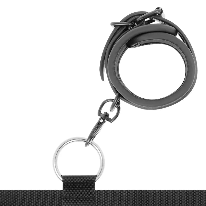 Ensemble bondage lit cuir vegan noir, sangle réglable, métal inoxydable, pour jeux BDSM sécurisés et confortables.