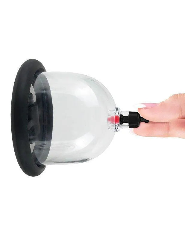 Ventouse BDSM transparente avec bord noir, tuyau flexible et gâchette ergonomique pour stimulation érogène sécurisée.