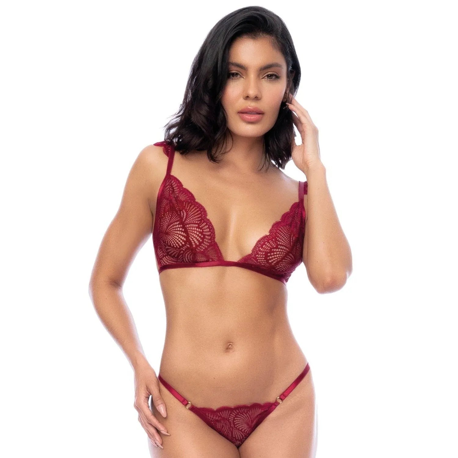 ensemble lingerie dentelle contemporaine ajustable soutien gorge bretelles réglables string assorti douceur élasticité maintien confortable séduisant féminin moderne polyamide