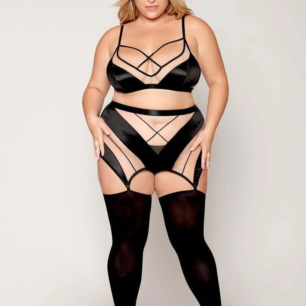 Ensemble lingerie grande taille noir, soutien-gorge mousse et résille, style dominatrice moderne, confort et sensualité.